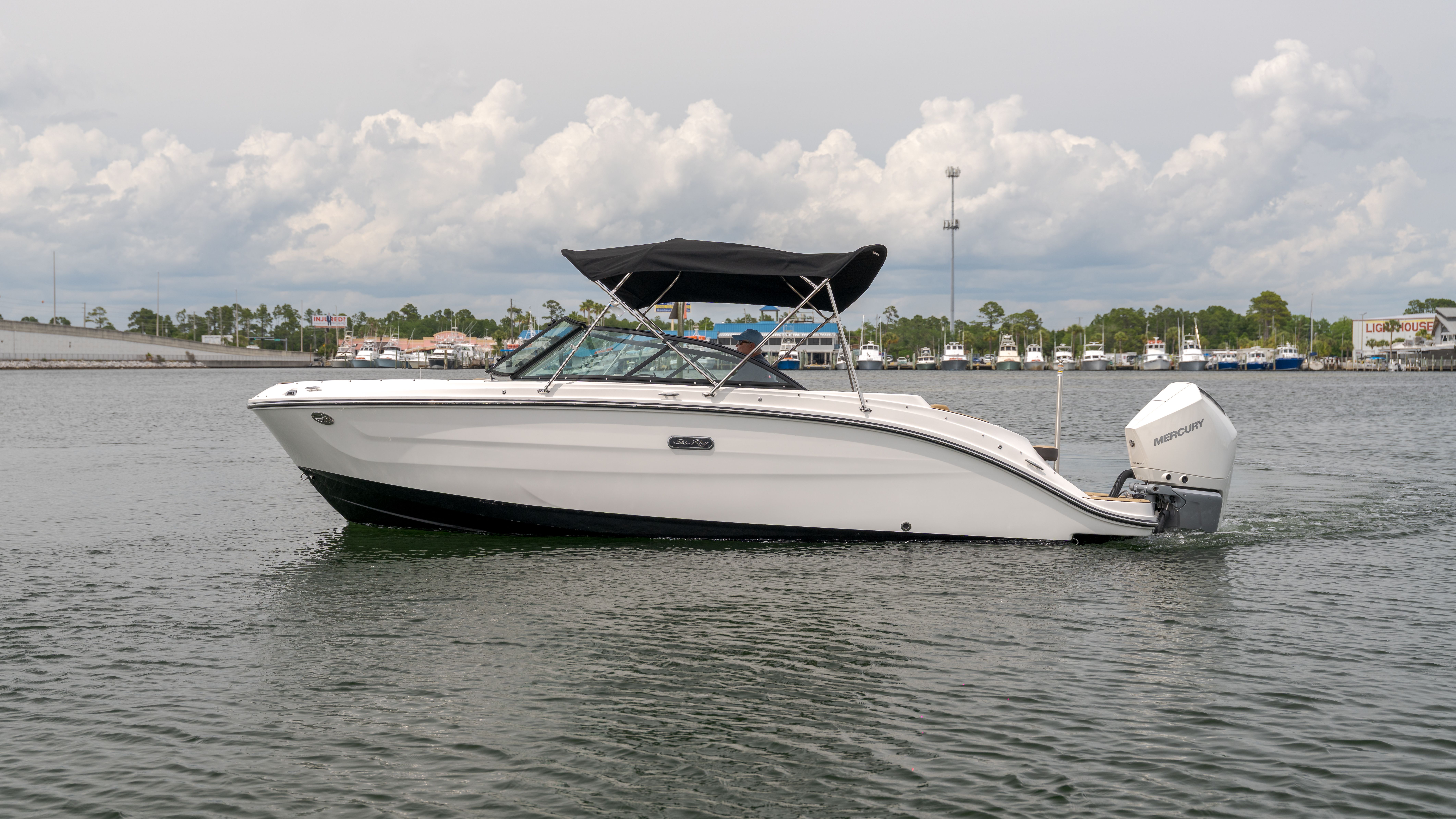 2026 Sea Ray SDX 230 Outboard