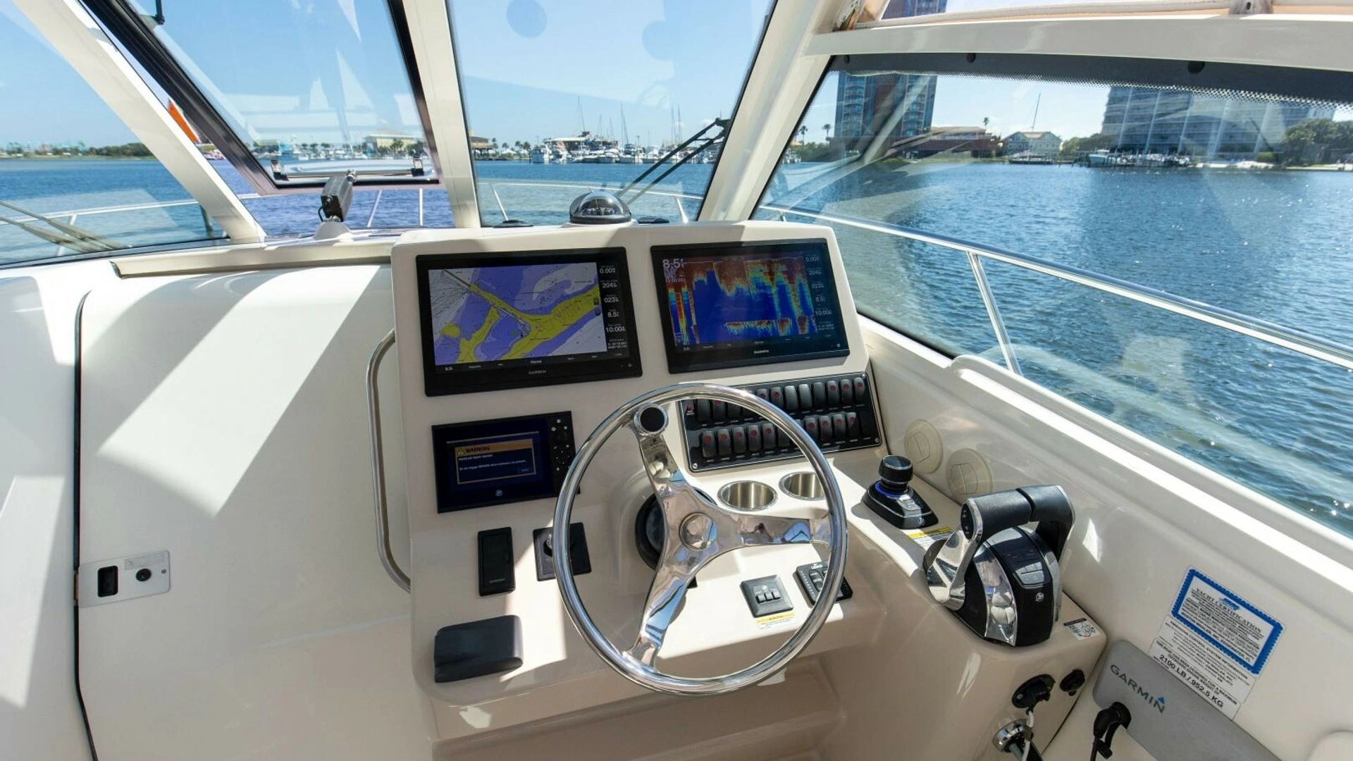 2019 Boston Whaler 345 CONQUEST - Image 3