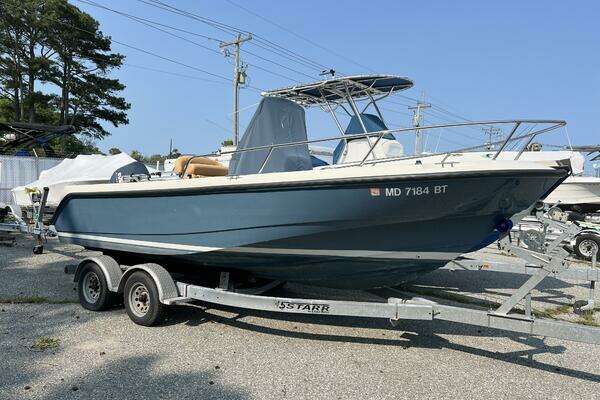2004 Boston Whaler 210 Outrage