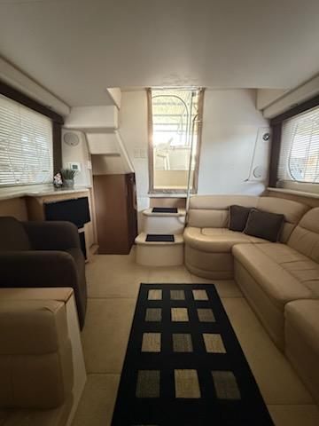 2000 Carver 356 Aft Cabin Motor Yacht - 11