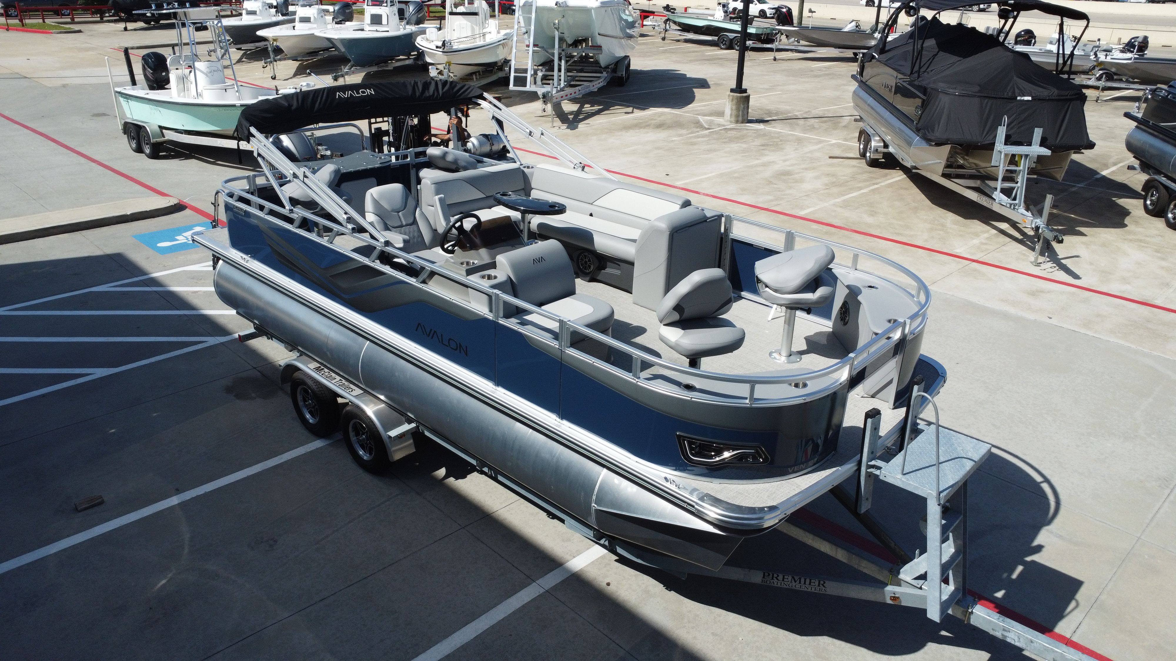 2025 Avalon Venture 85 Rear Fish - 21' - 13