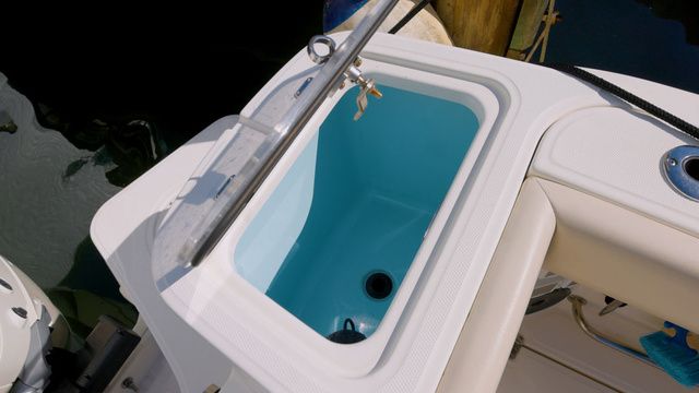 2023 Boston Whaler 325 Conquest - 7