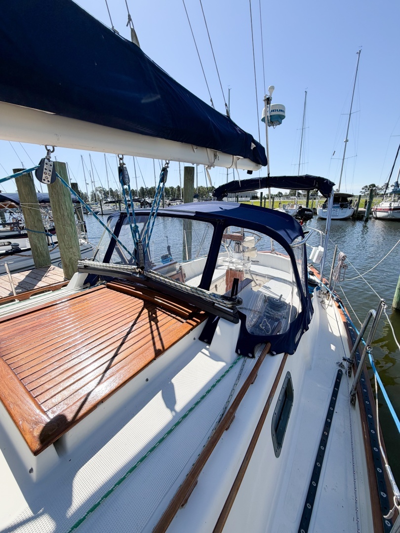 1998 Pacific Seacraft 37 - Image 16
