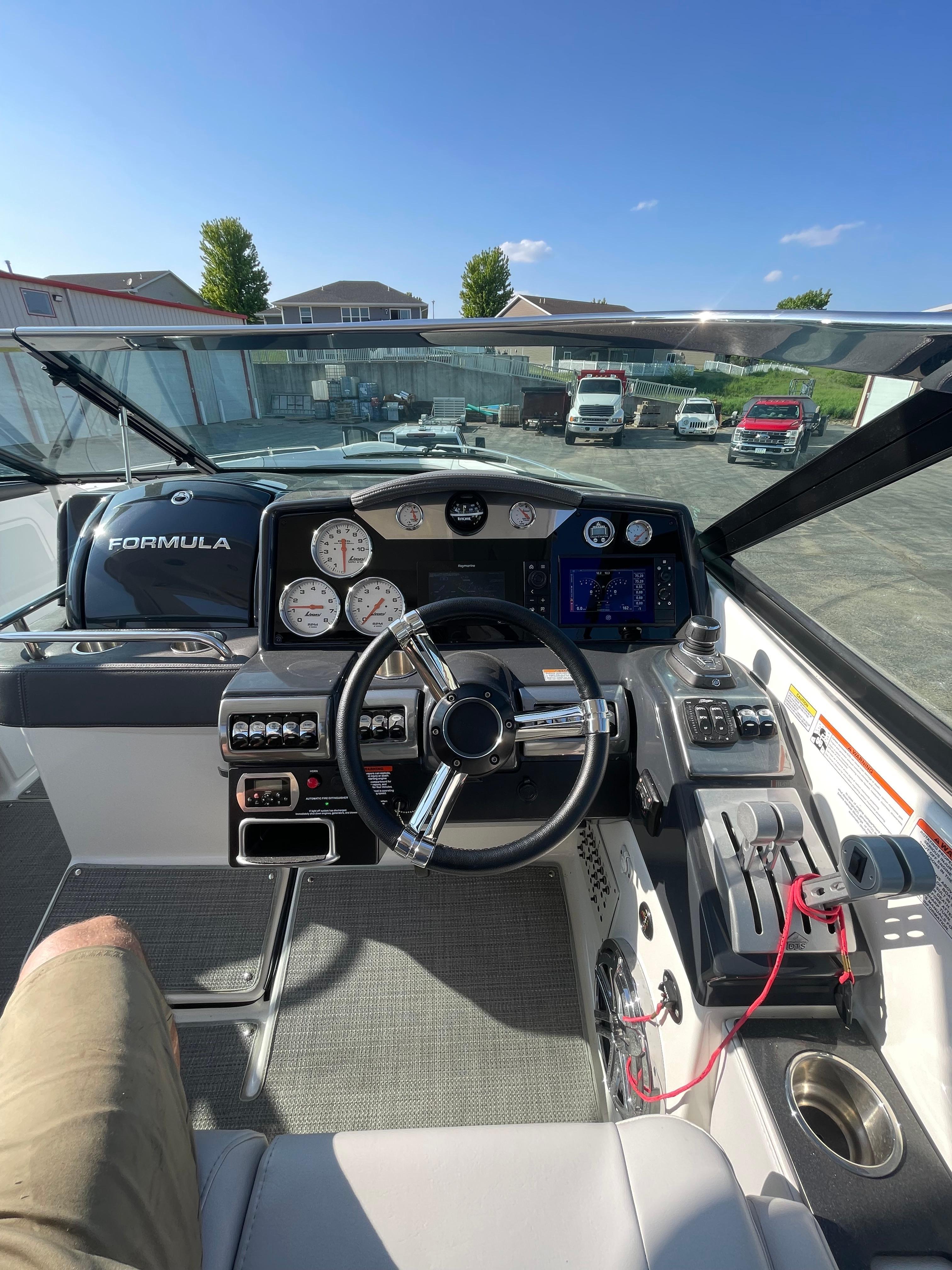 2019 Formula 350 Crossover Bowrider - 22