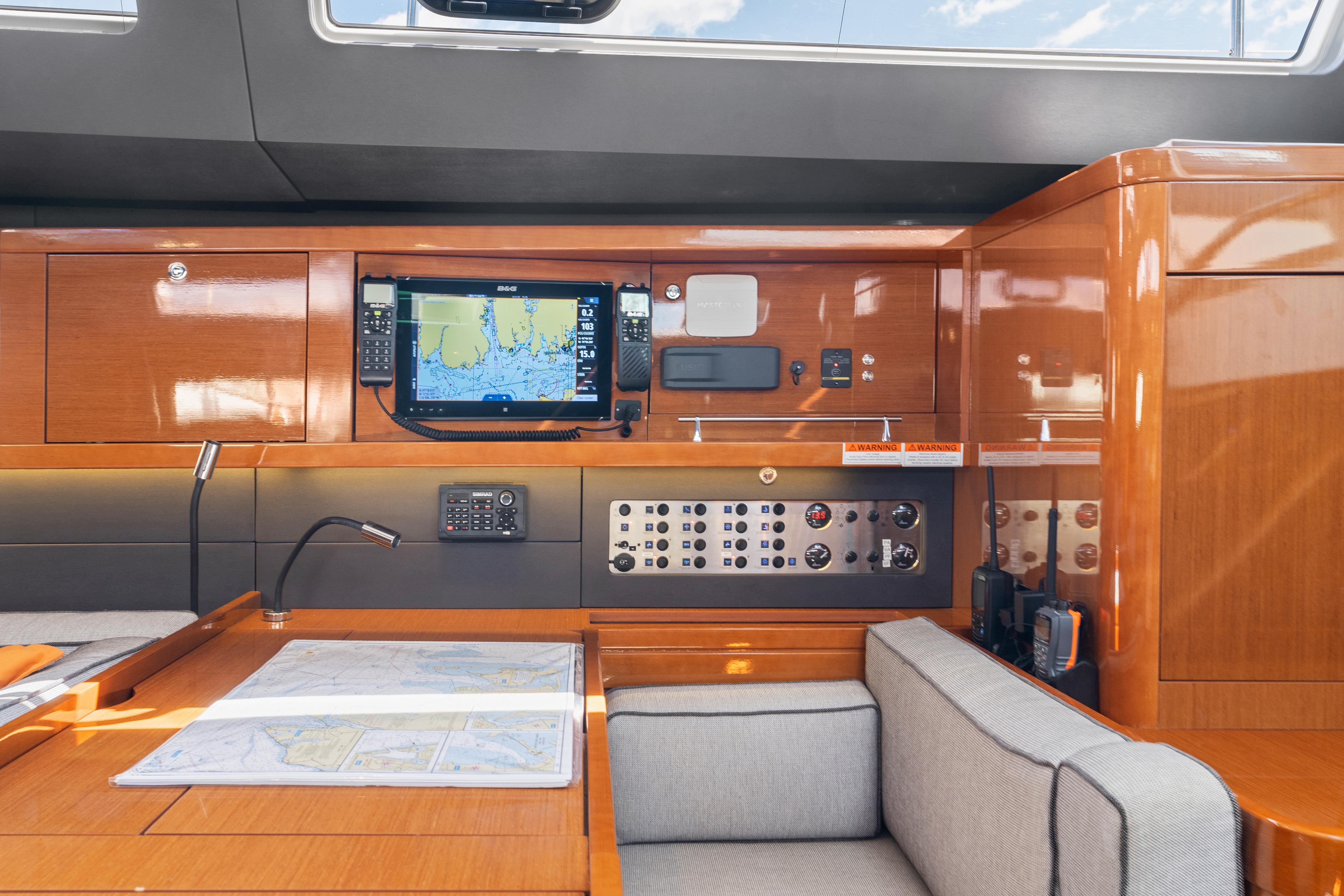 2016 Beneteau Oceanis 60 - 24