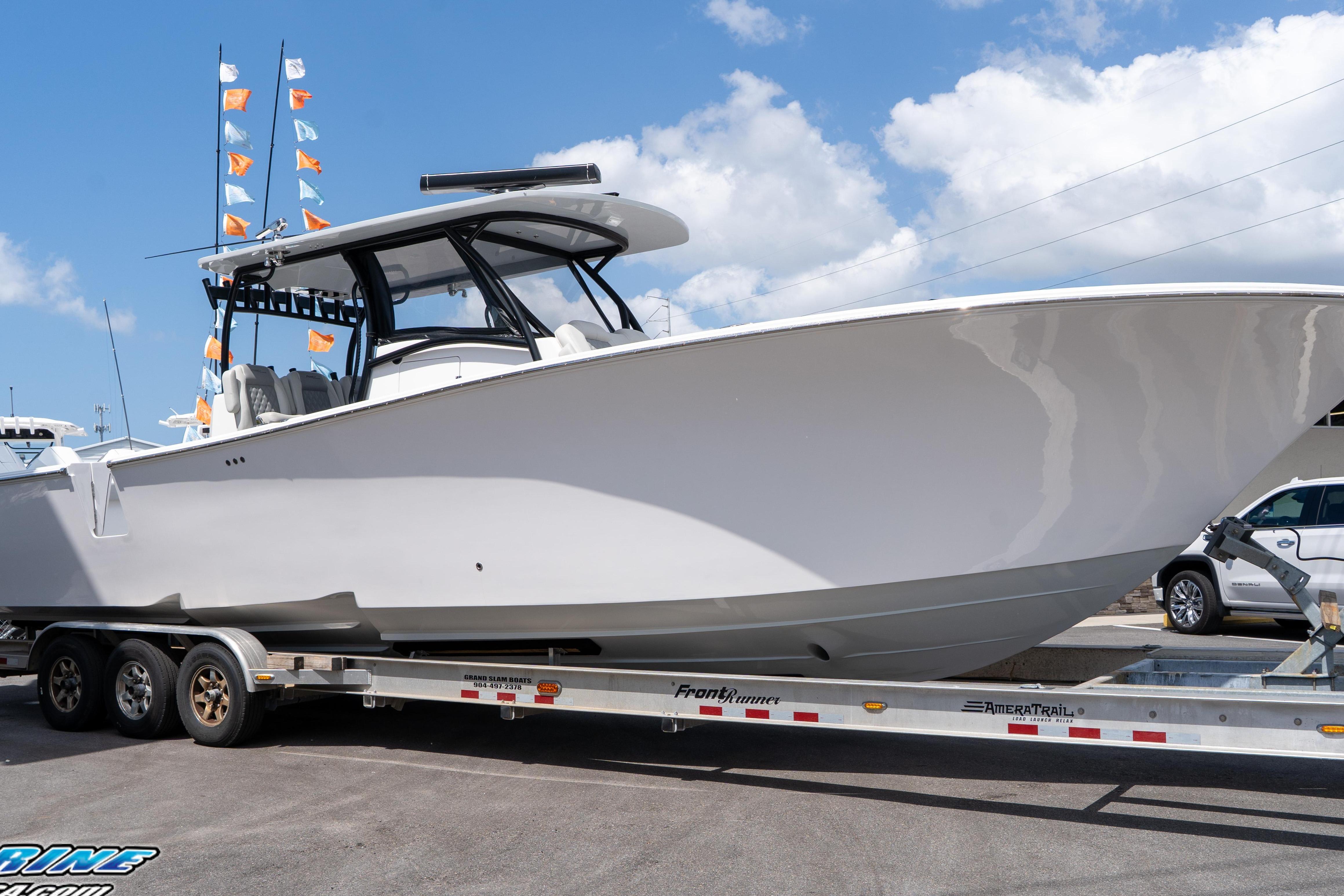 2023 Front Runner 39 Center Console