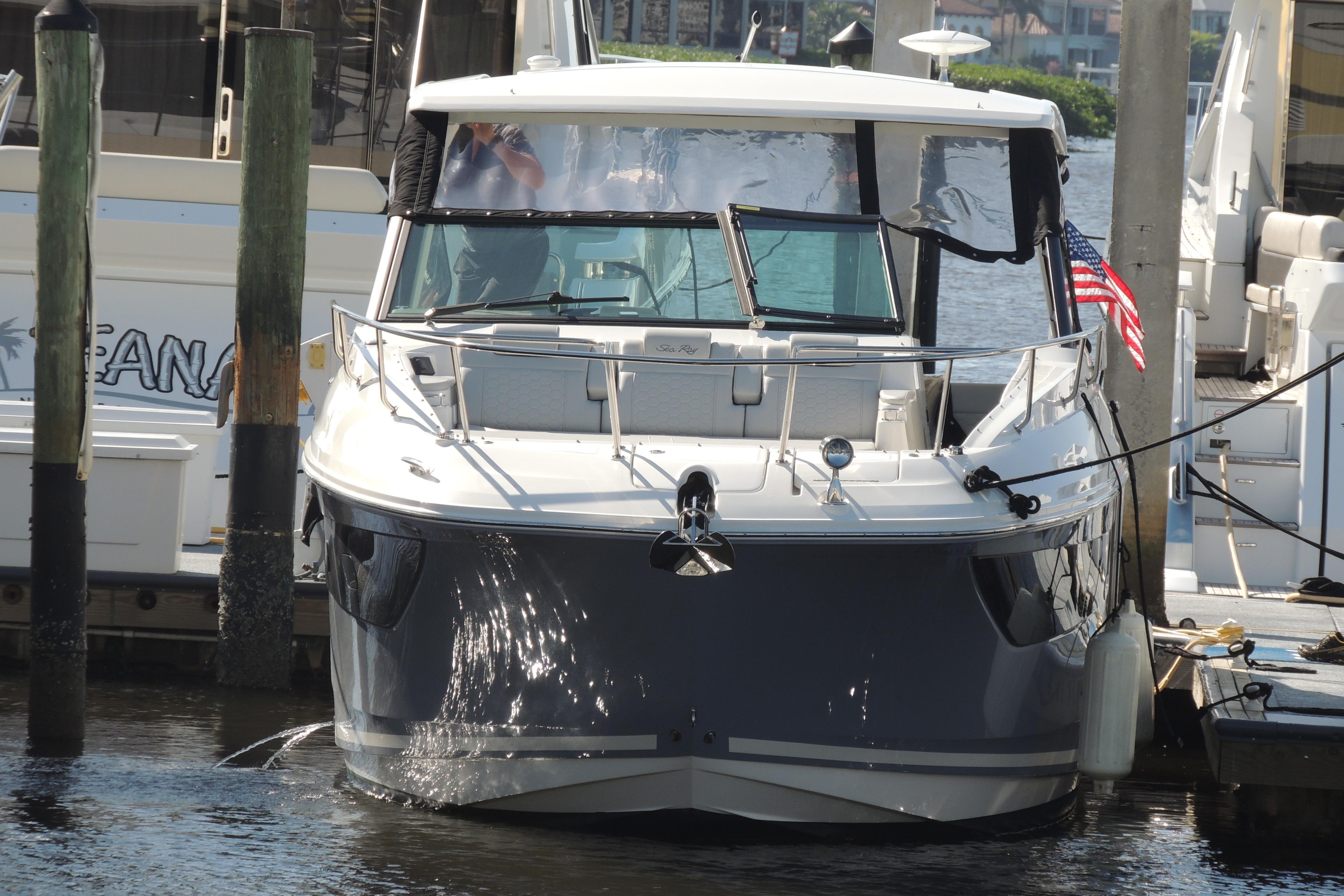 2020 Sea Ray Sundancer 320 Outboard