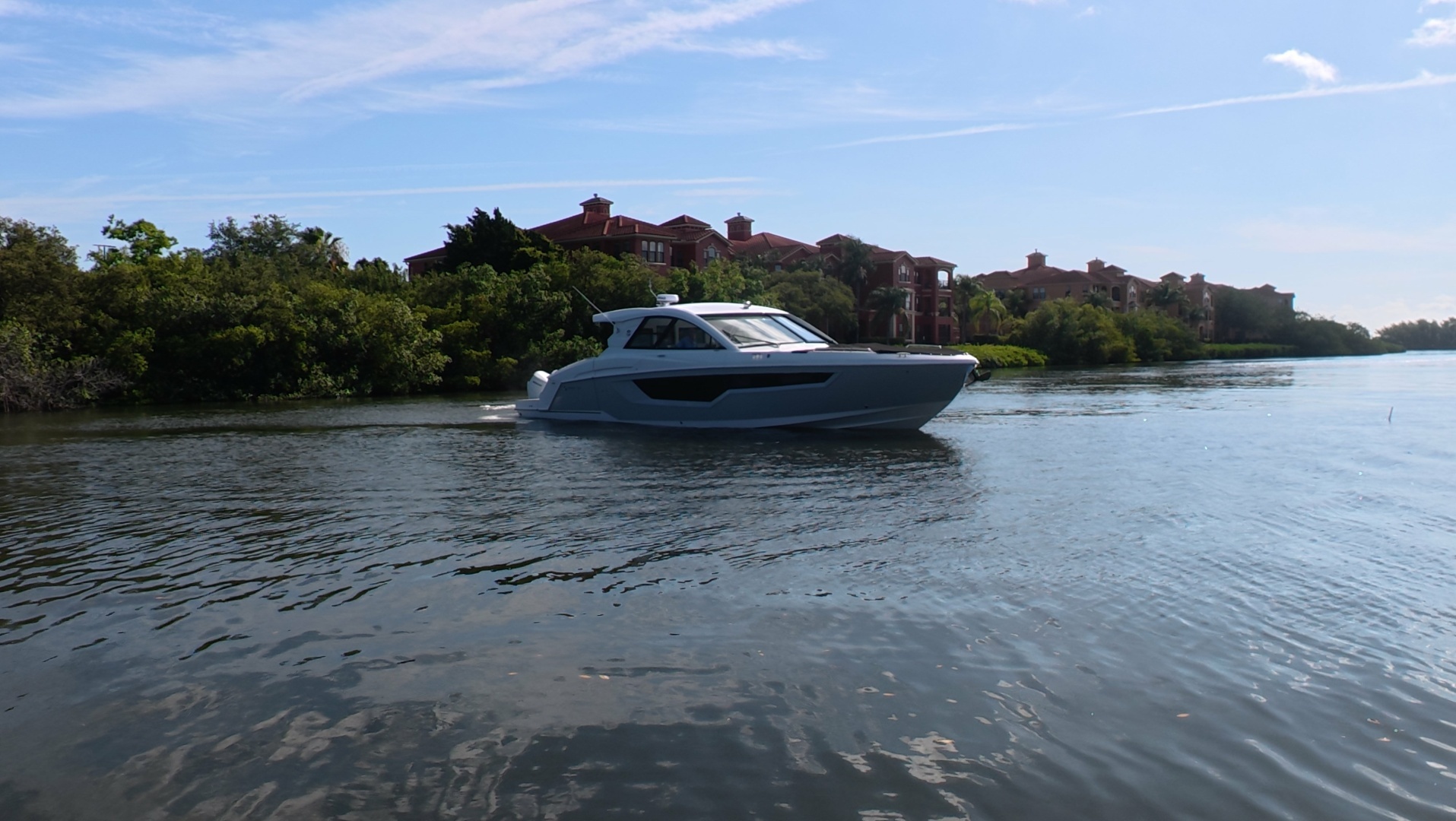 2026 Cruisers Yachts 50GLS OB - Image 11