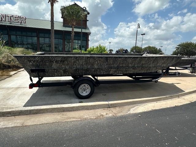 2025 Tracker Grizzly 2072 Utility