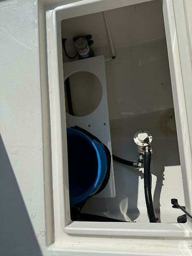 2013 Regulator 28 FS w/SeaKeeper Ride - Image 30