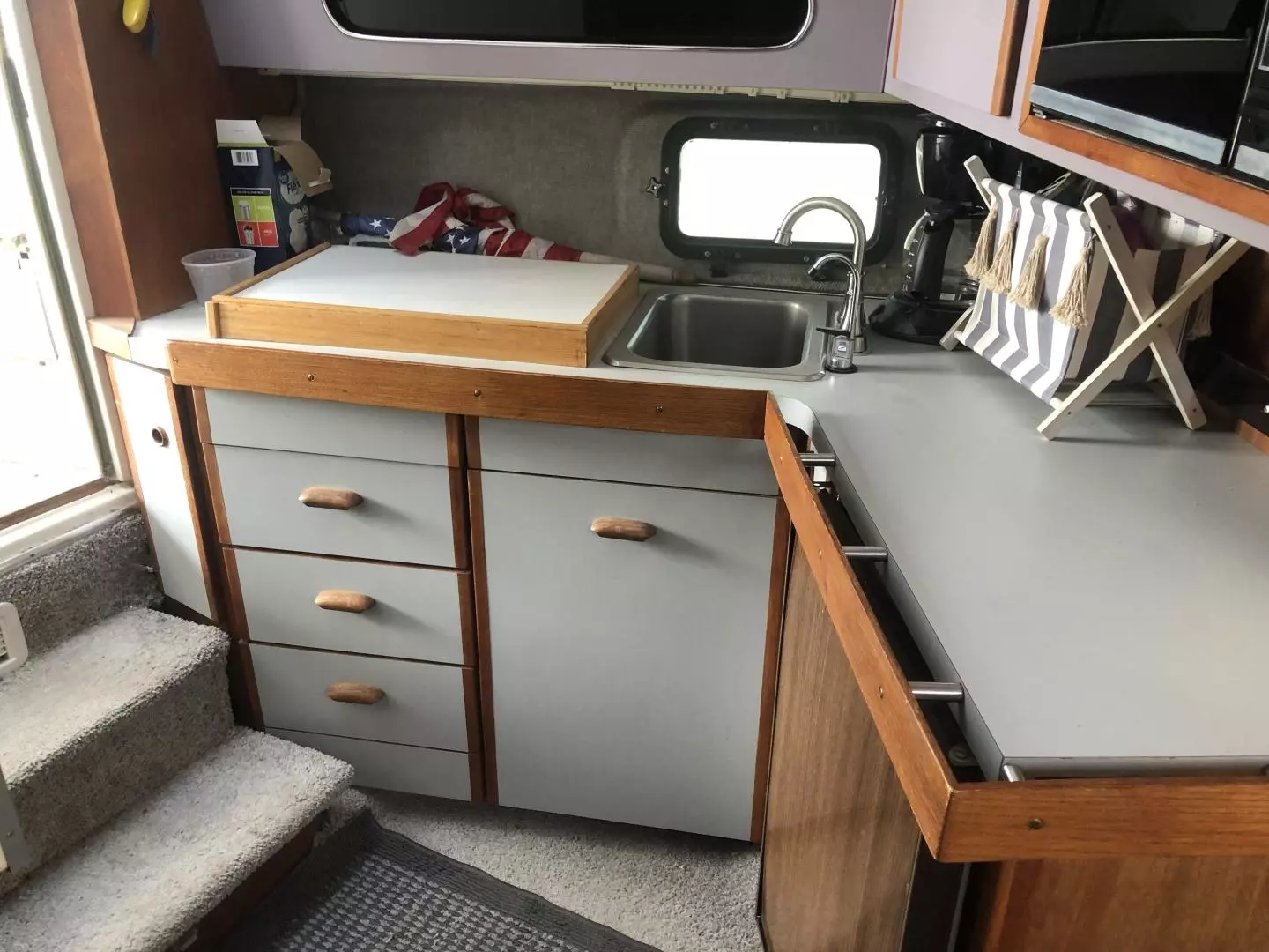 1986 Cruisers Esprit 3370 - Image 13