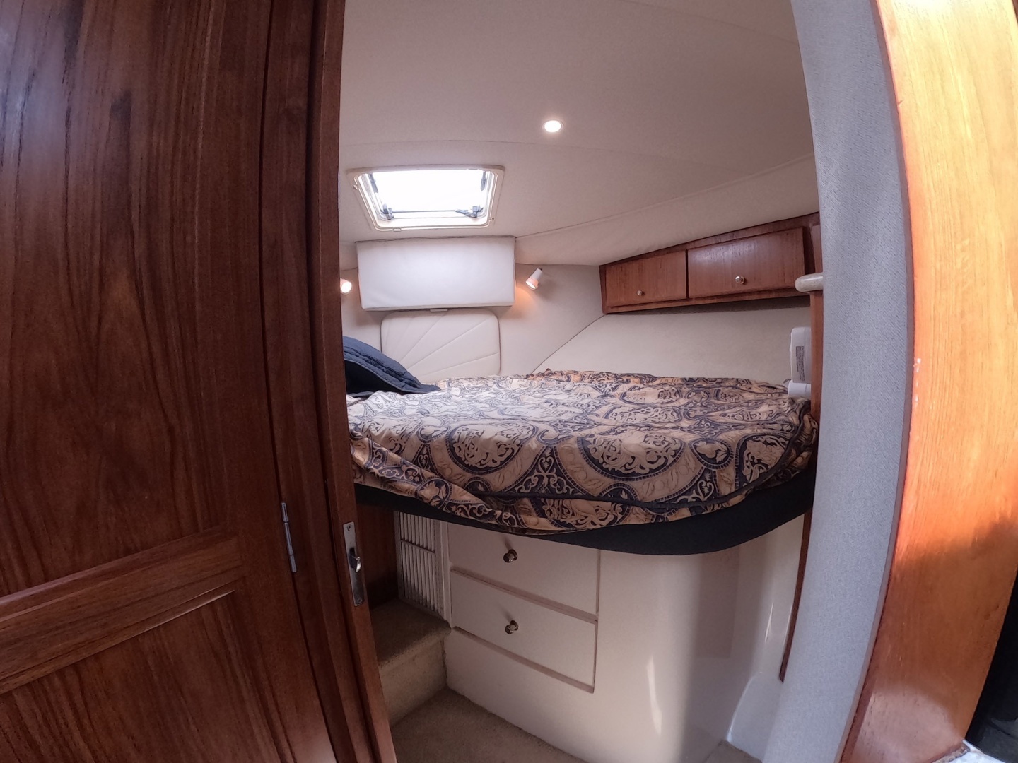 2000 Carver 406 Motor Yacht - Image 3