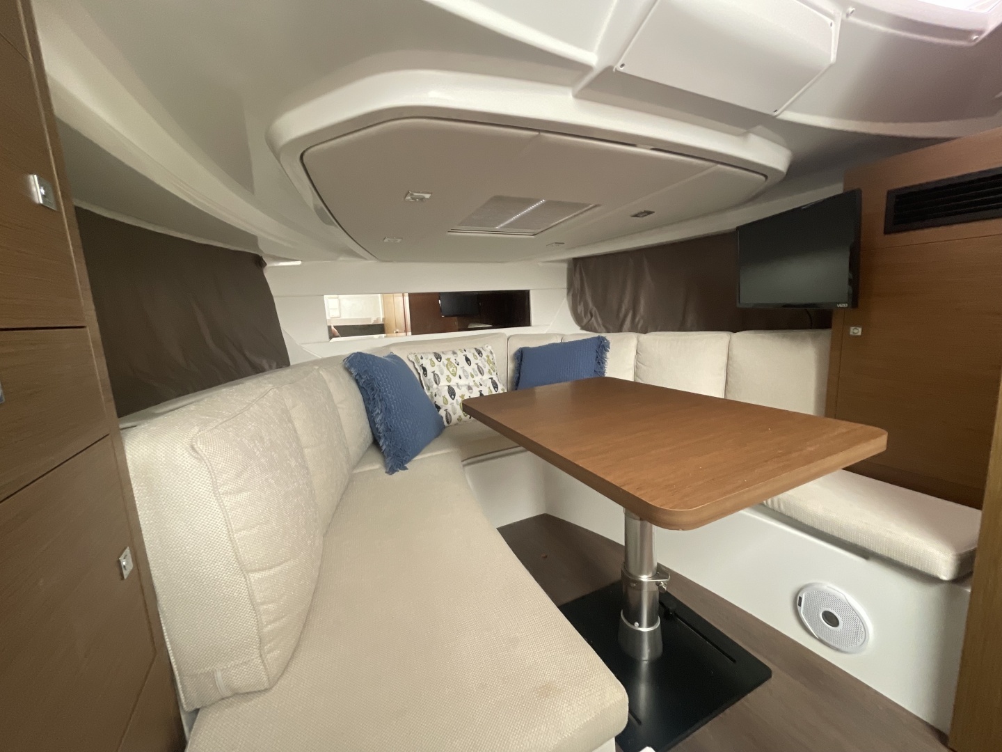 2019 Jeanneau 10.5 - Image 20