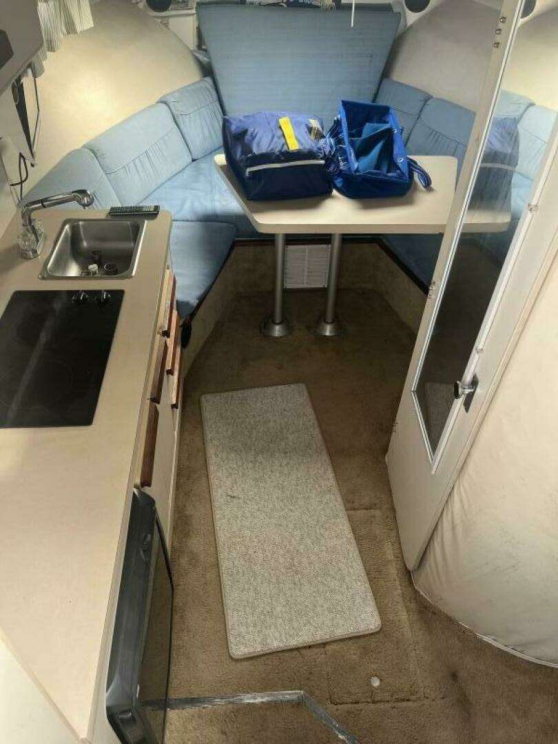 1989 Carver 2557 Montego - Image 15