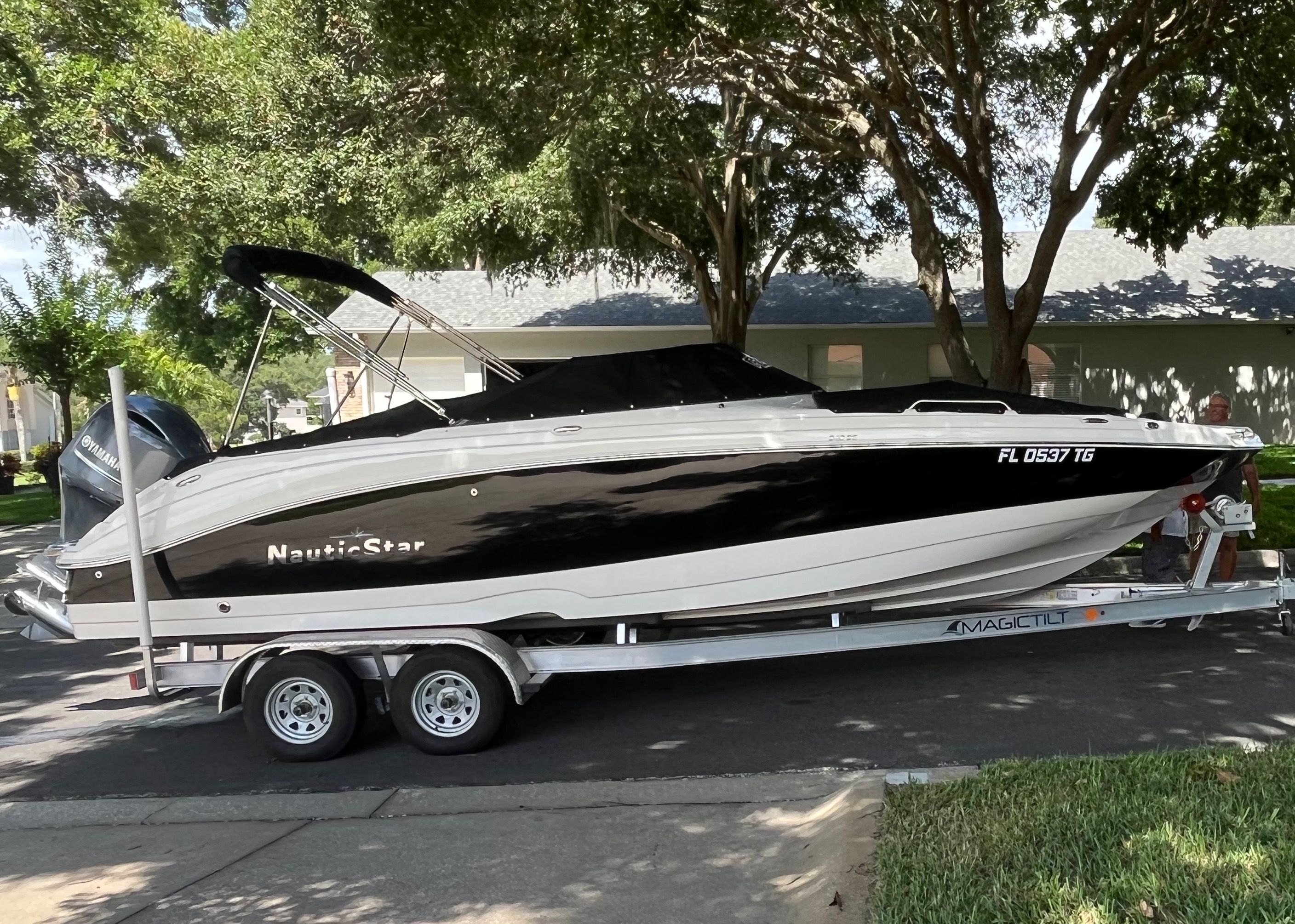2022 NauticStar 243 DC