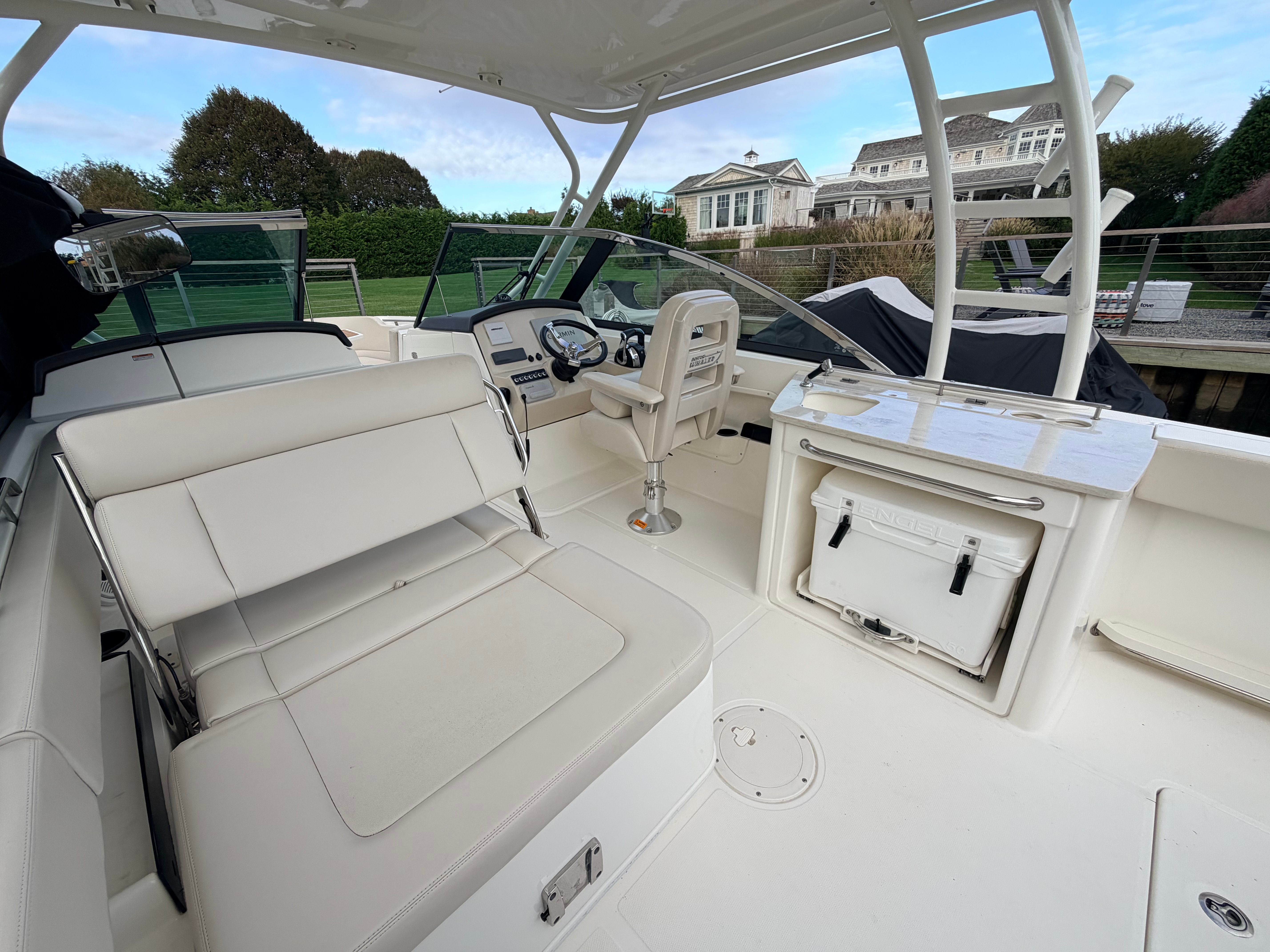 2019 Boston Whaler 270 Vantage - 11