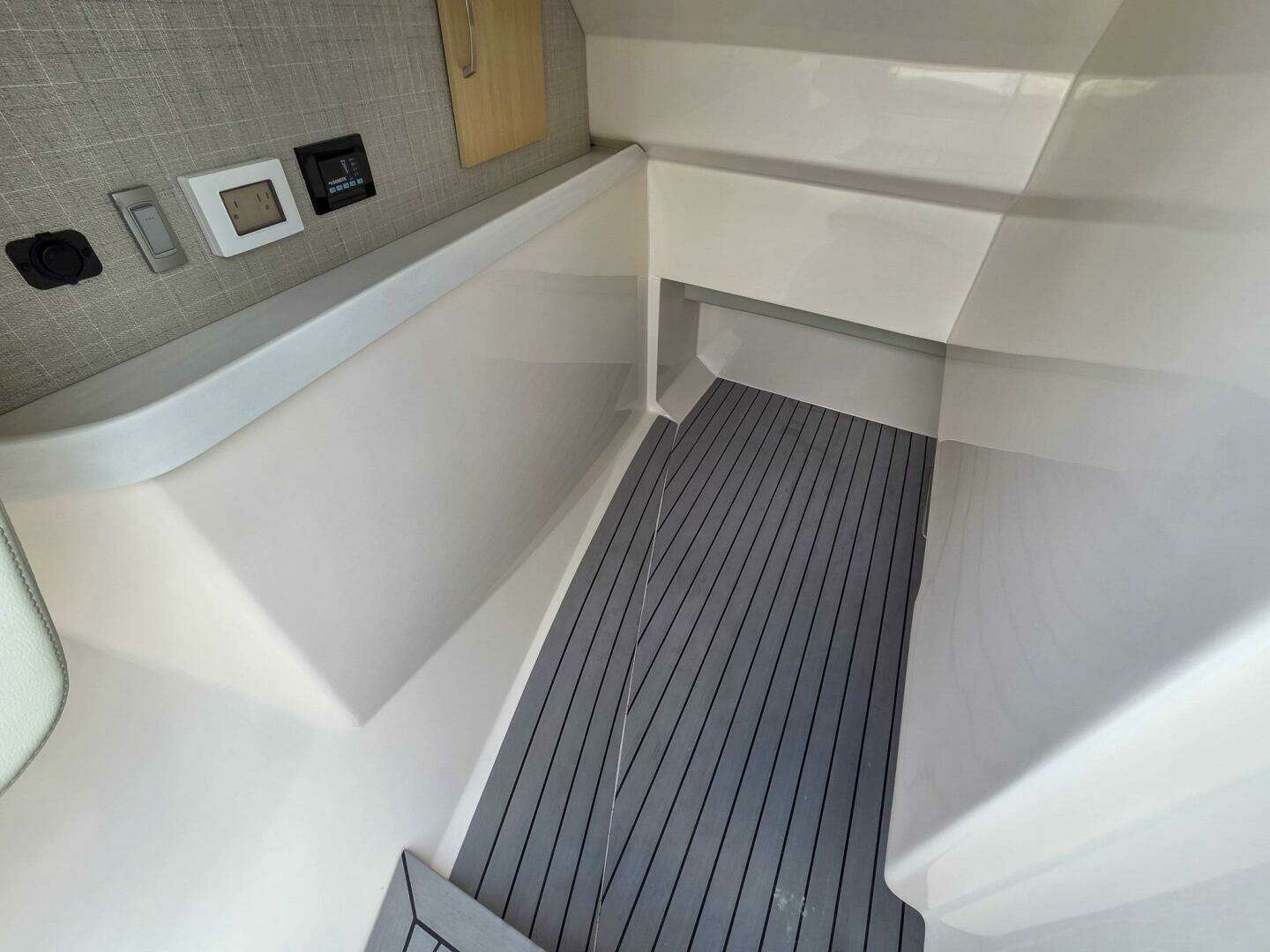 2025 Regal LX36 - Image 30