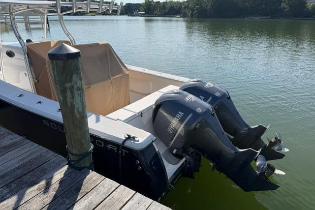 2014 Southport 29 FE boat docked with twin Yamaha outboard engines.