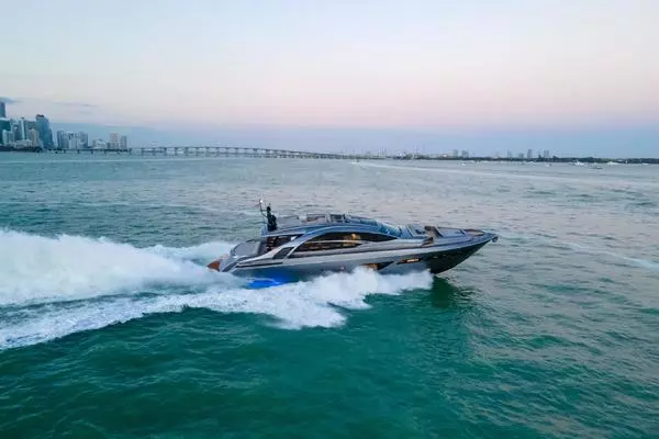 2021 Pershing 8X