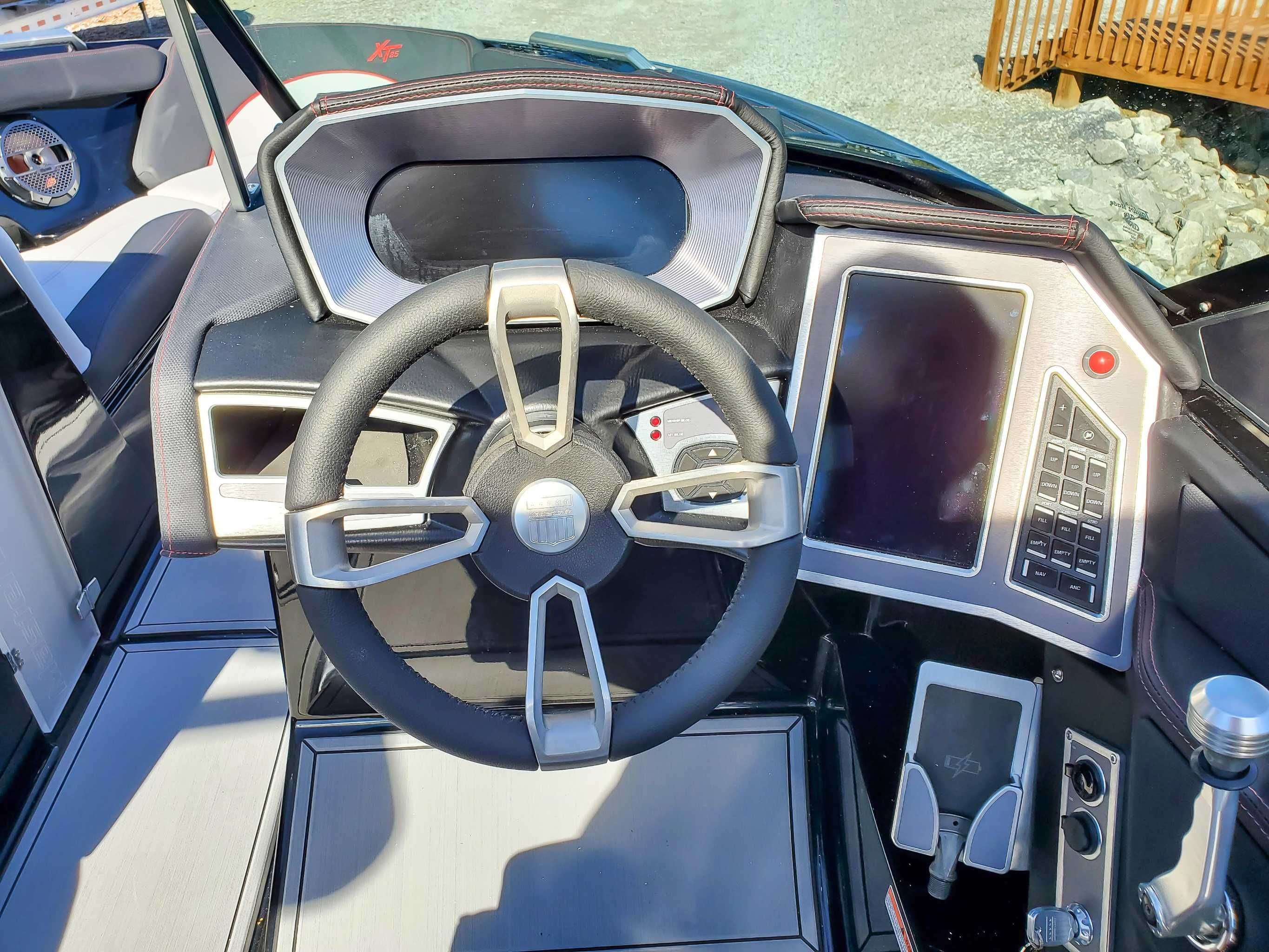 2021 MasterCraft XT25 - 19