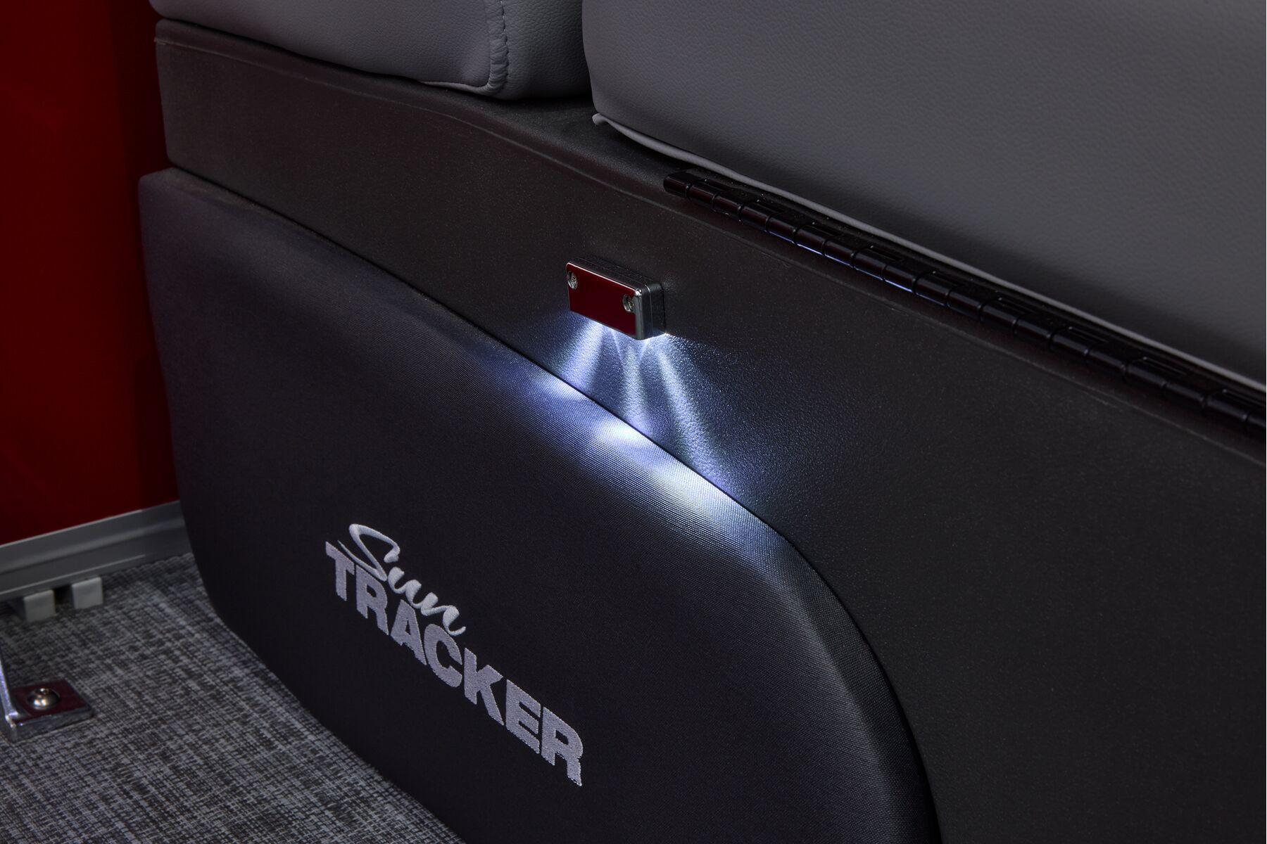 2026 Sun Tracker Party Barge 22 DLX - 90