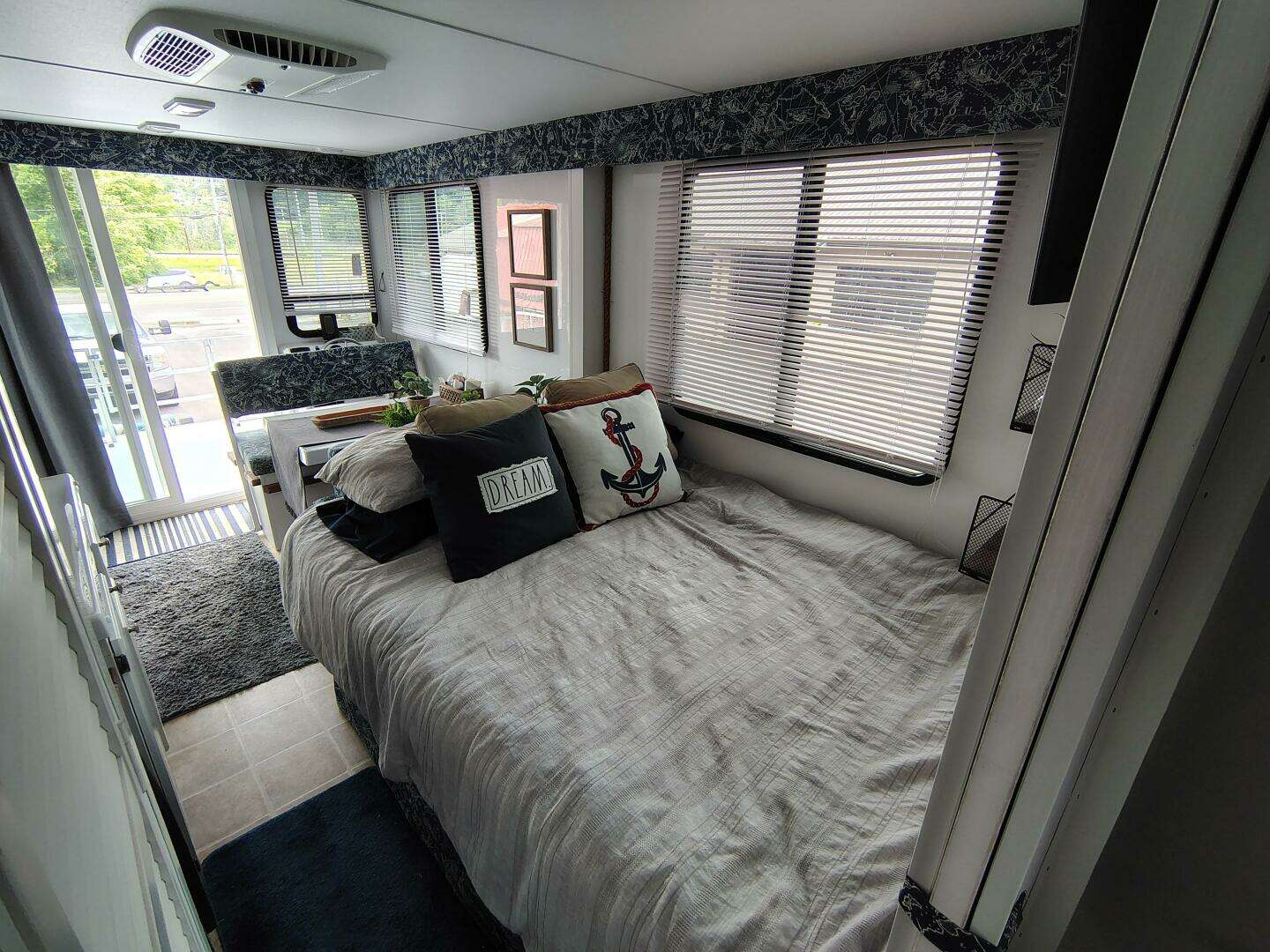 2017 Catamaran Cruisers Lil Hobo 31 - Image 12