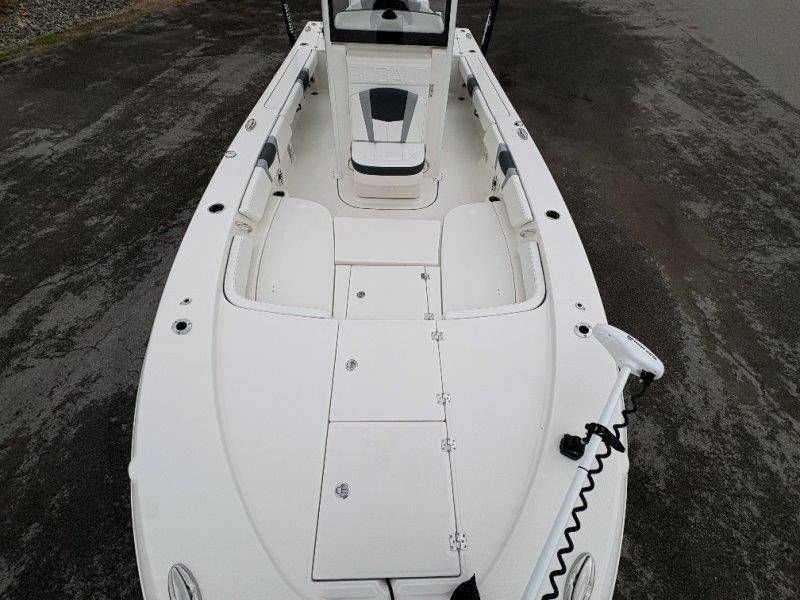 2026 Robalo 246 Cayman - 53
