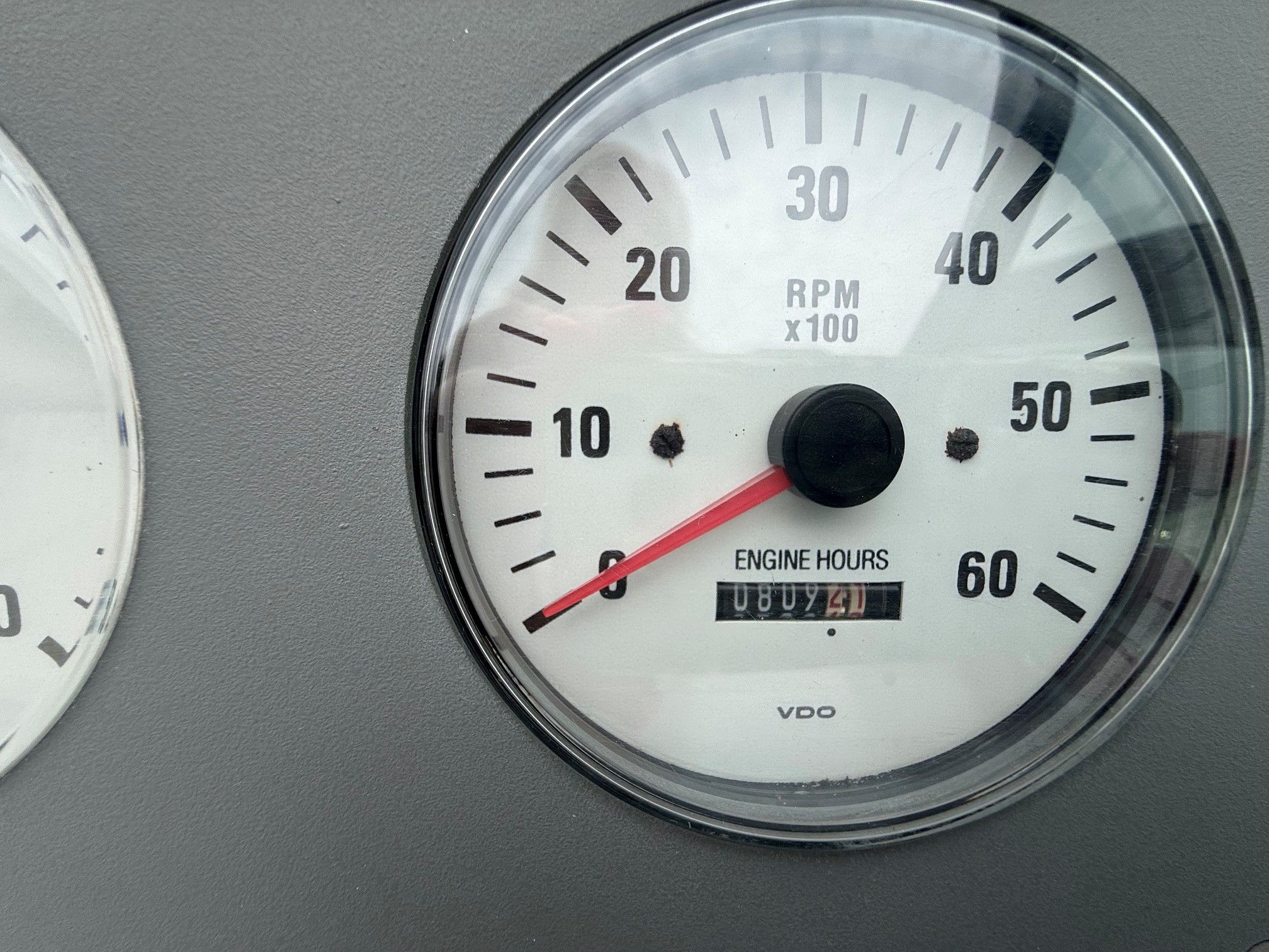 Tachometer of a 1998 Formula Thunderbird boat, showing 890 hours.