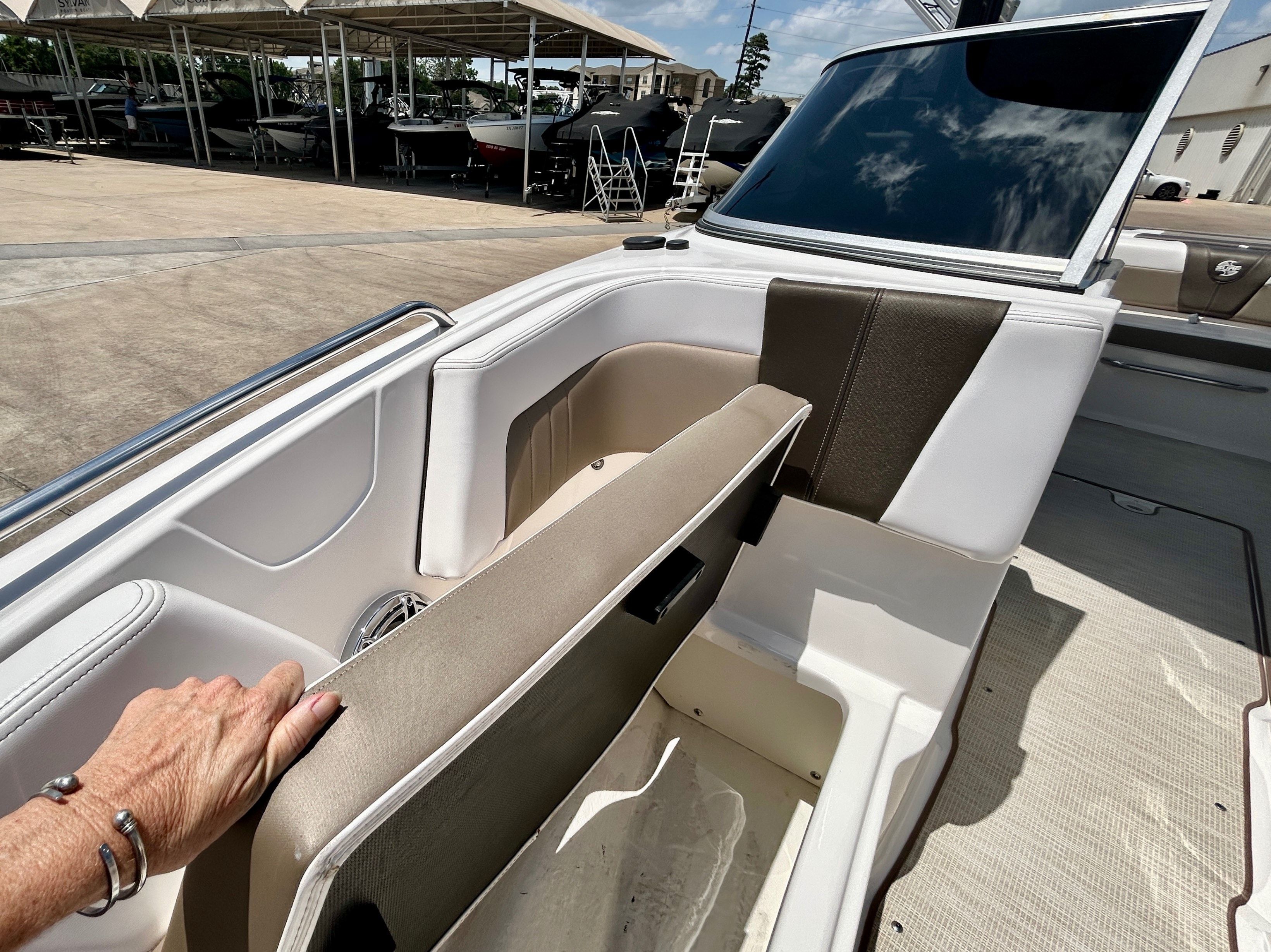 2018 Chaparral 23 Surf - 27