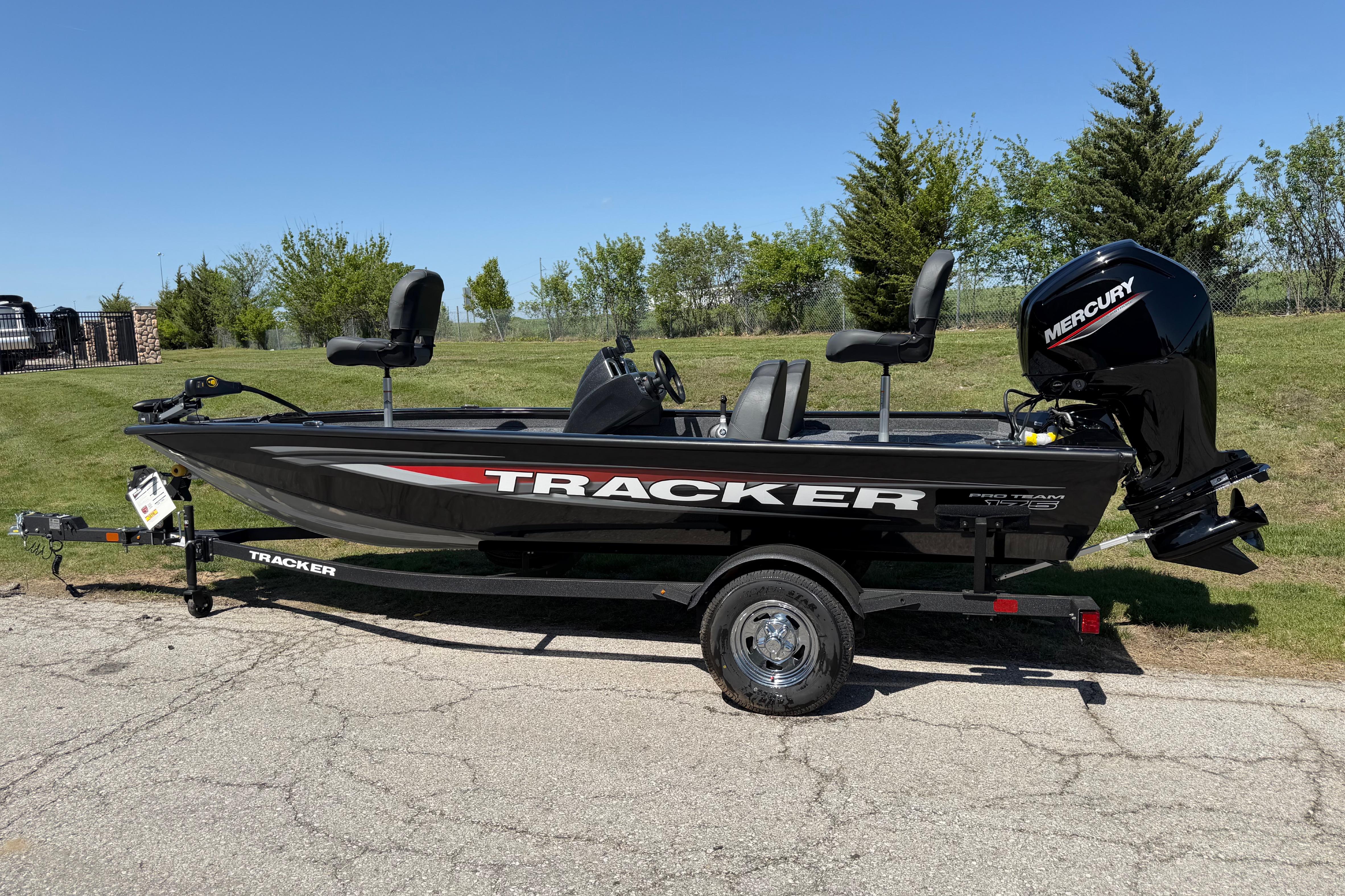 2026 Tracker Pro Team 175