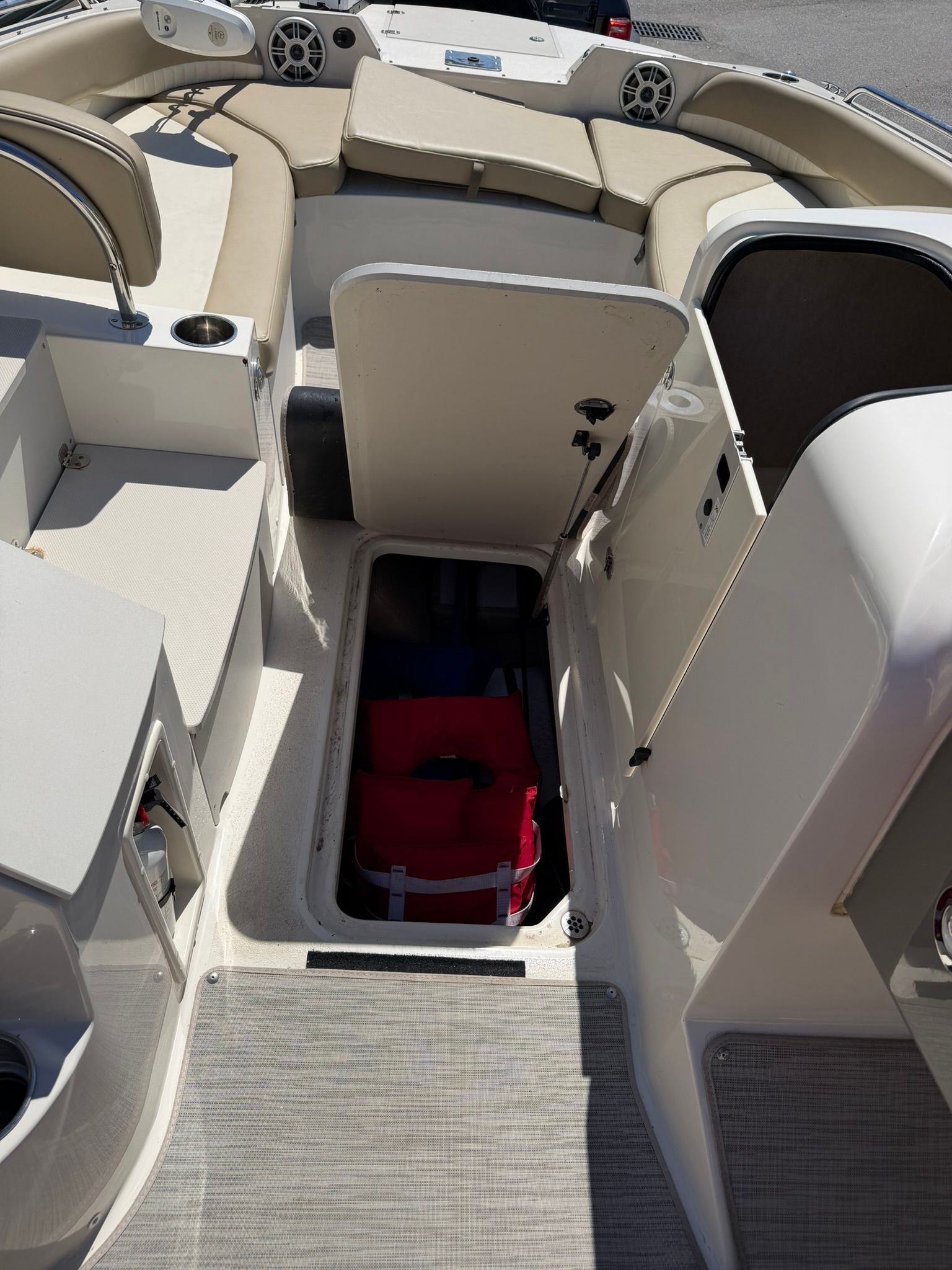 2018 Stingray 212 SC - 9