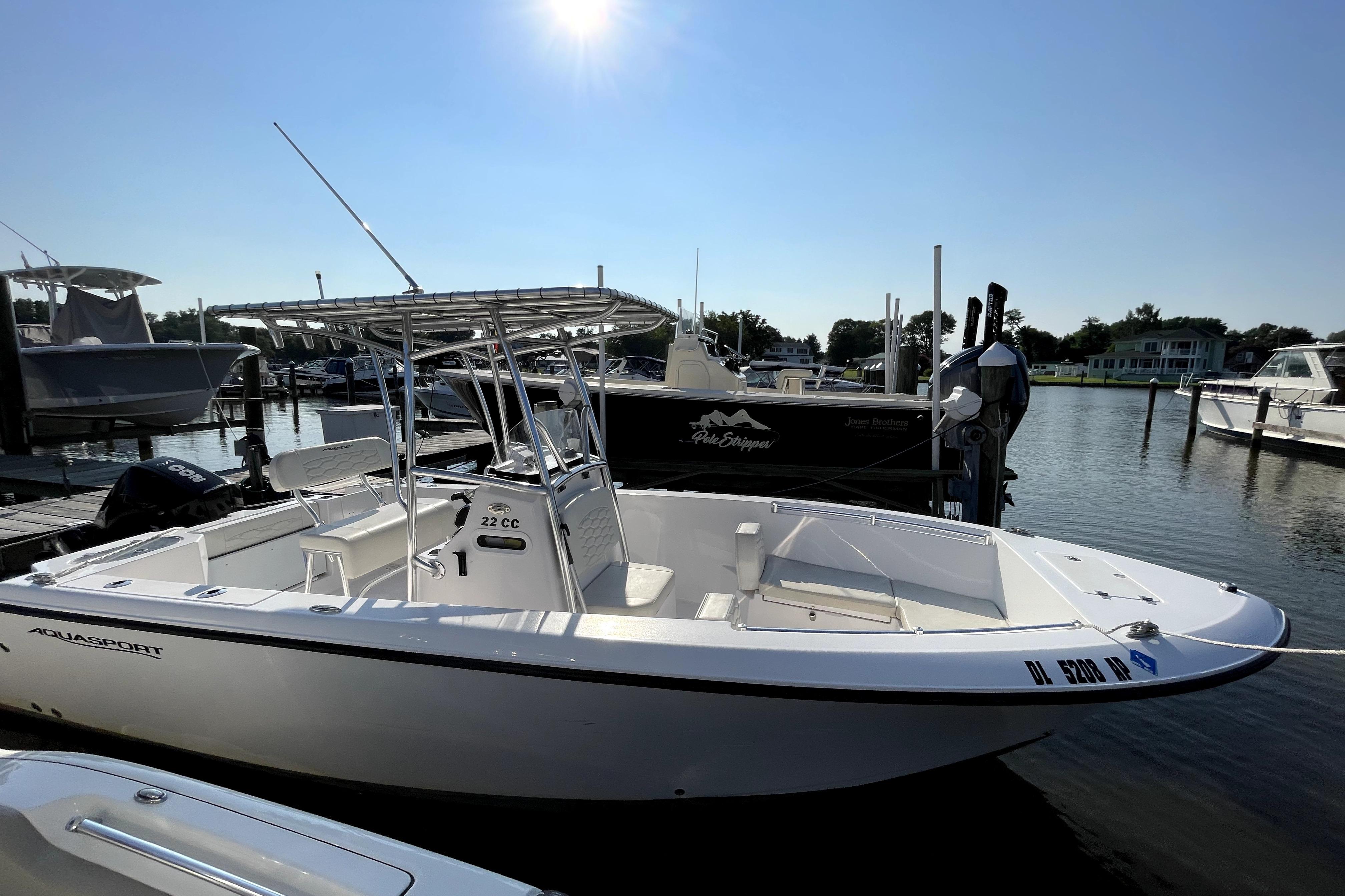 2024 Aquasport 2200 Center Console