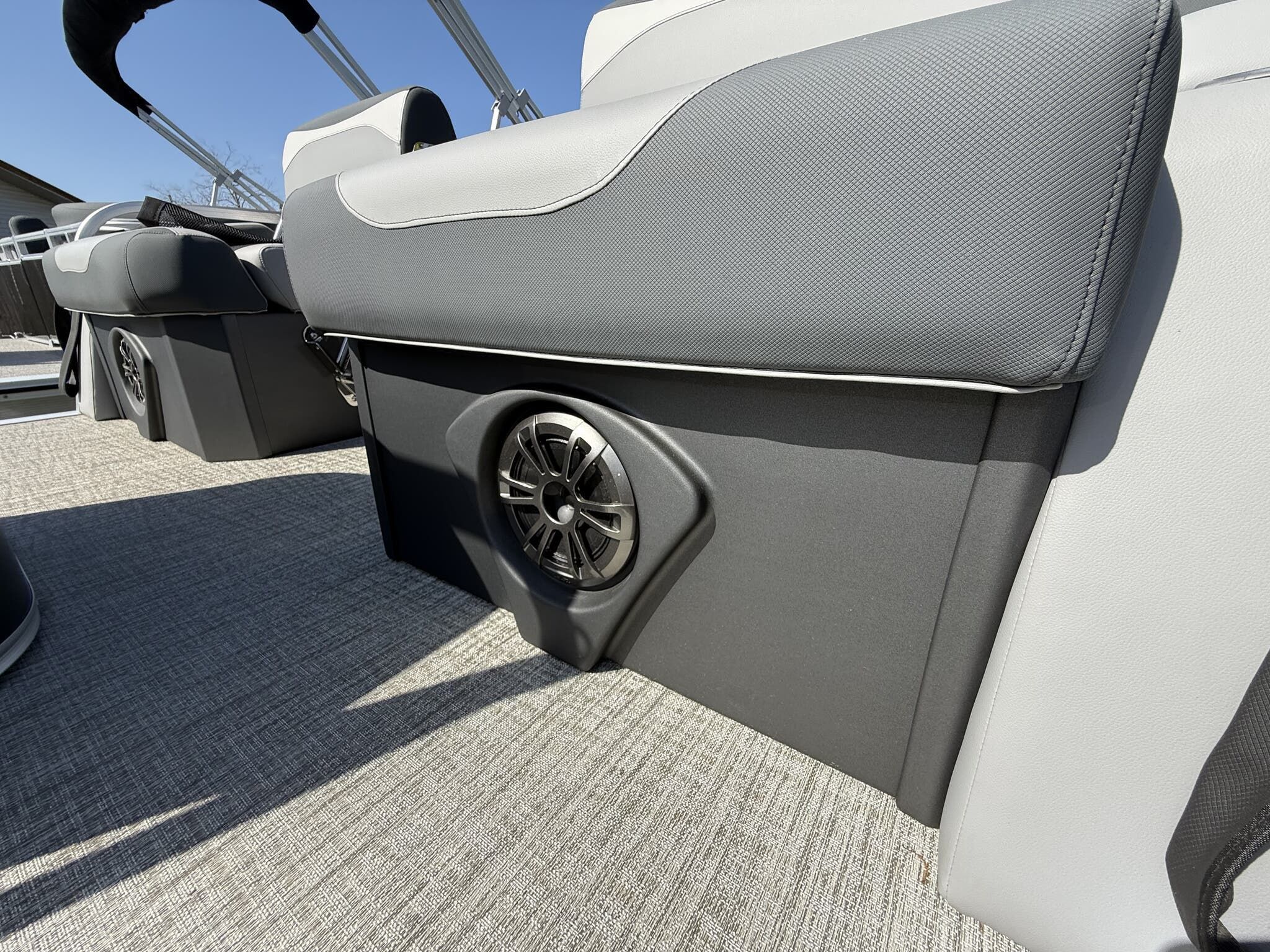 2026 Avalon LSZ 25 QUAD LOUNGER-TRITOON 200HP - 5