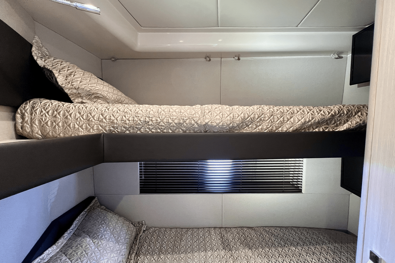 2019 Azimut 50 FLYBRIDGE - Image 74