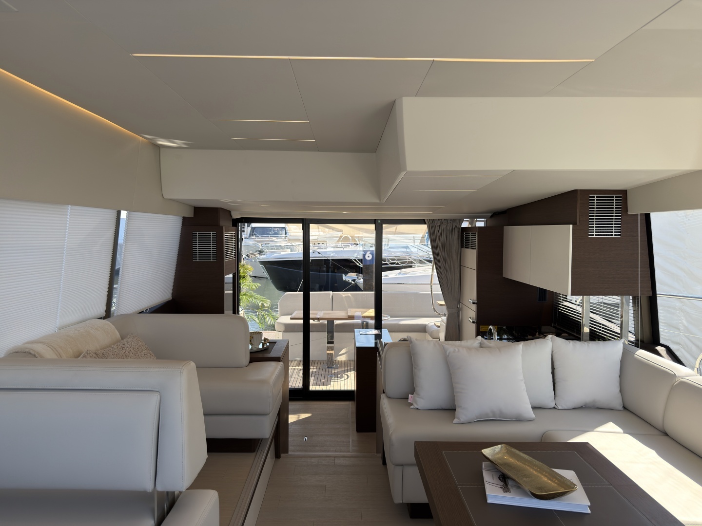 2023 Prestige 520 - Image 18