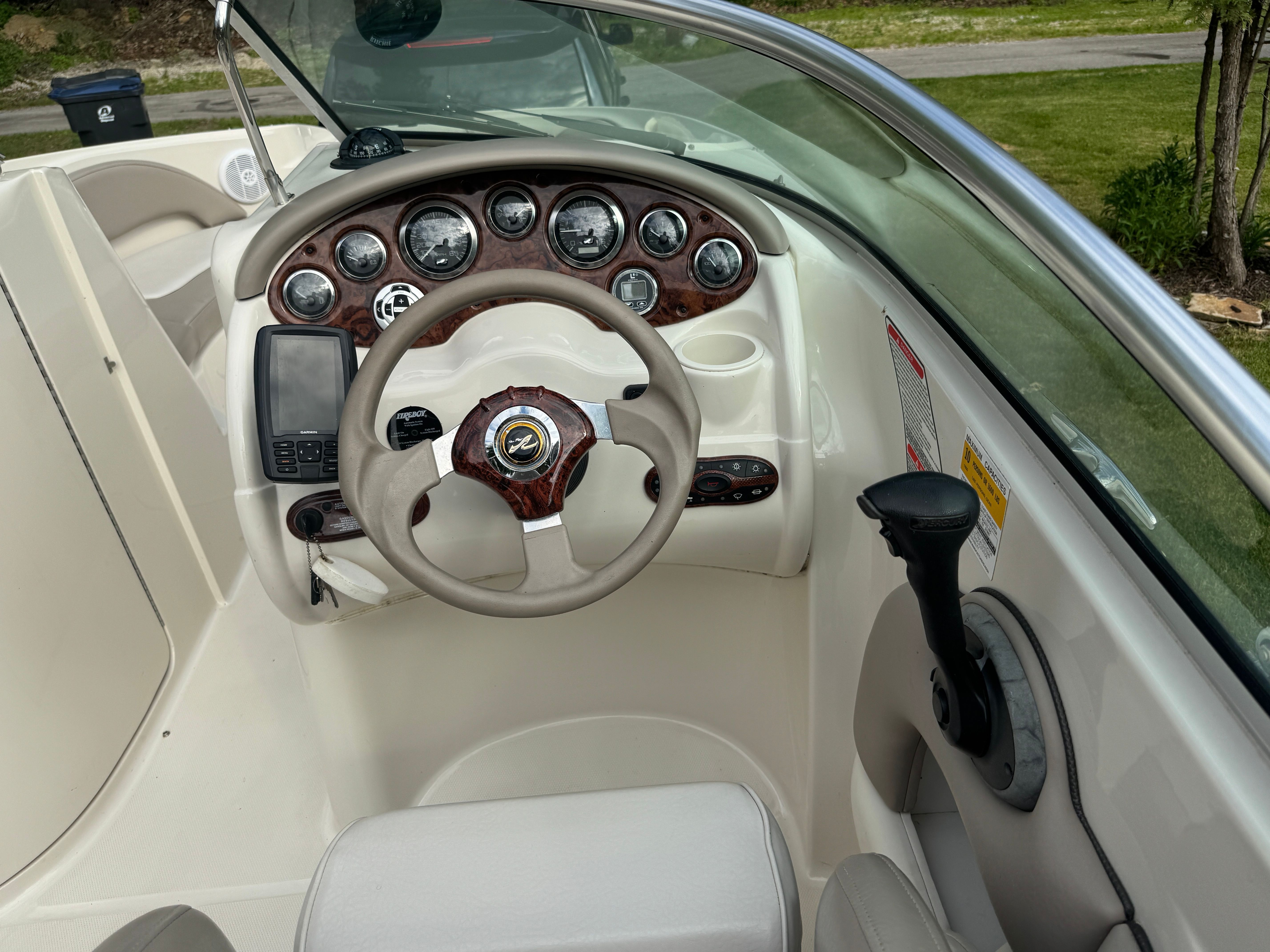 2002 Sea Ray 220 Sundeck - 40