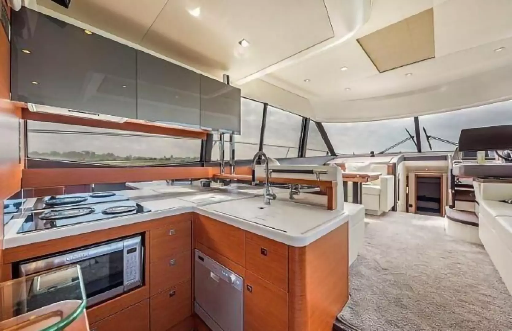2015 Prestige 550 - Image 13