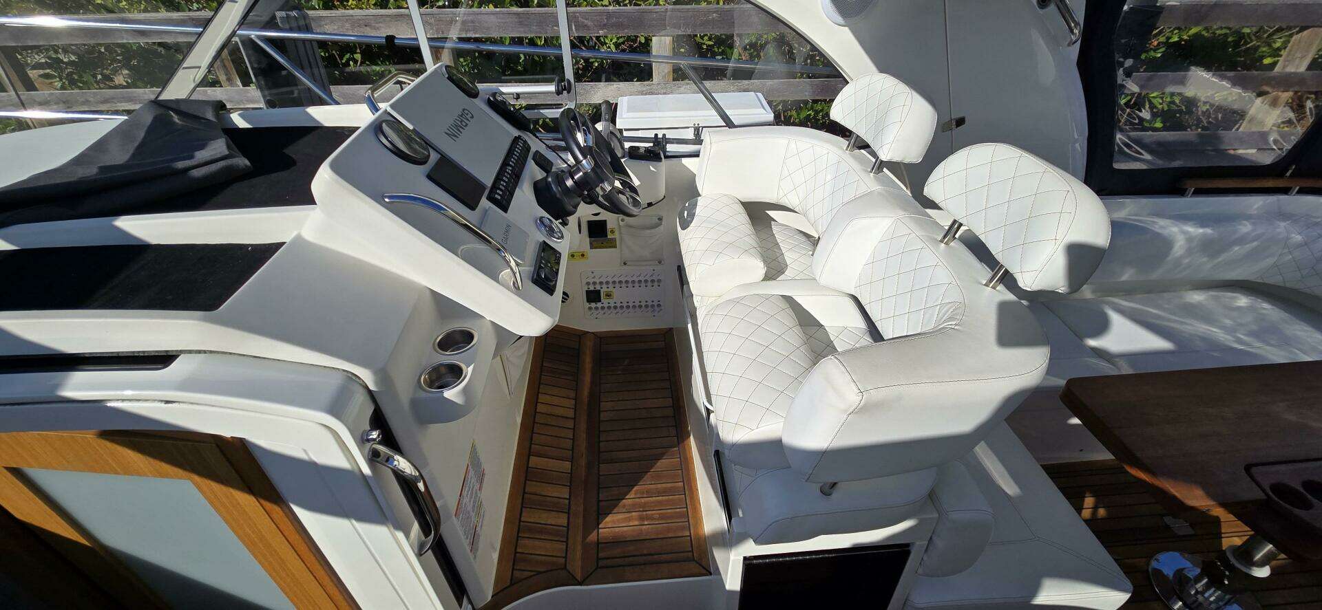 2025 Marex 310 Suncruiser - Image 13