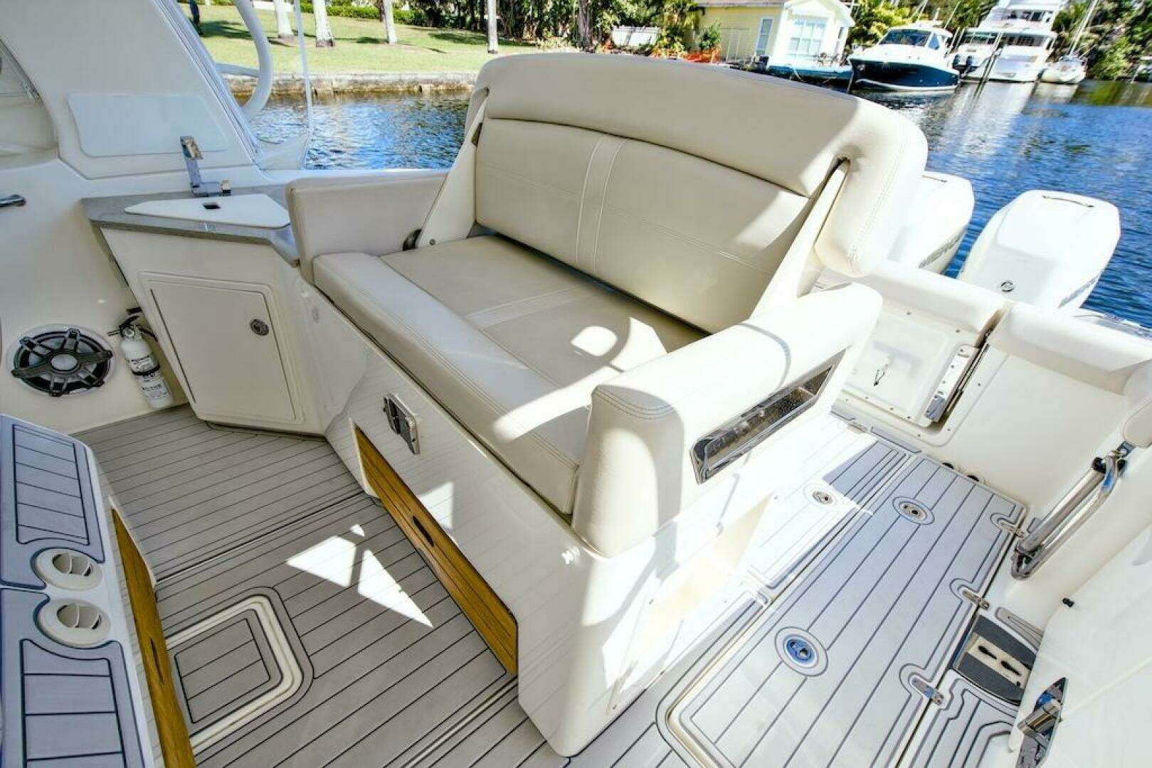 2019 Boston Whaler 350 Realm - Image 18