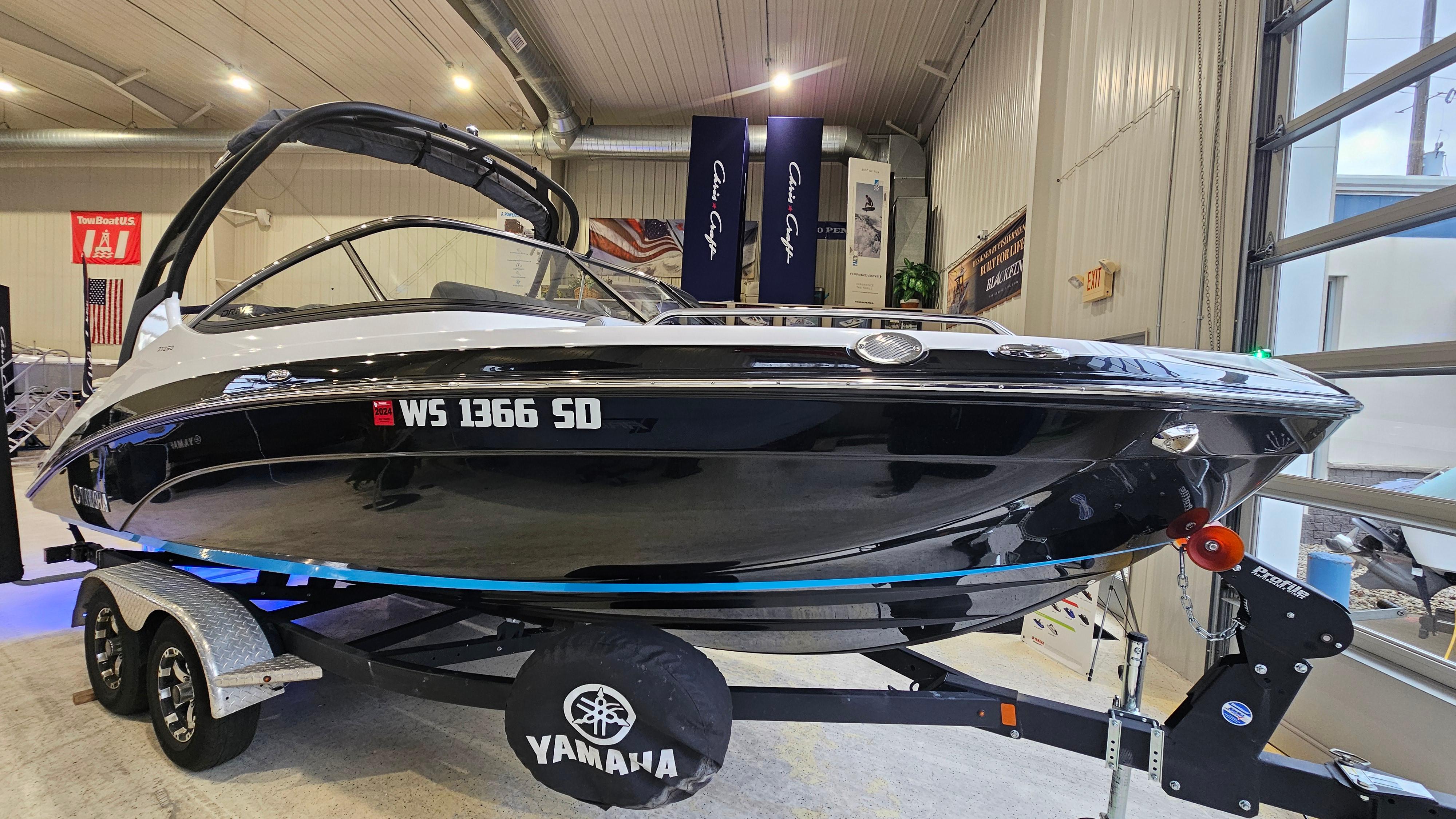 2021 Yamaha Boats 212SD displayed indoors on a trailer.
