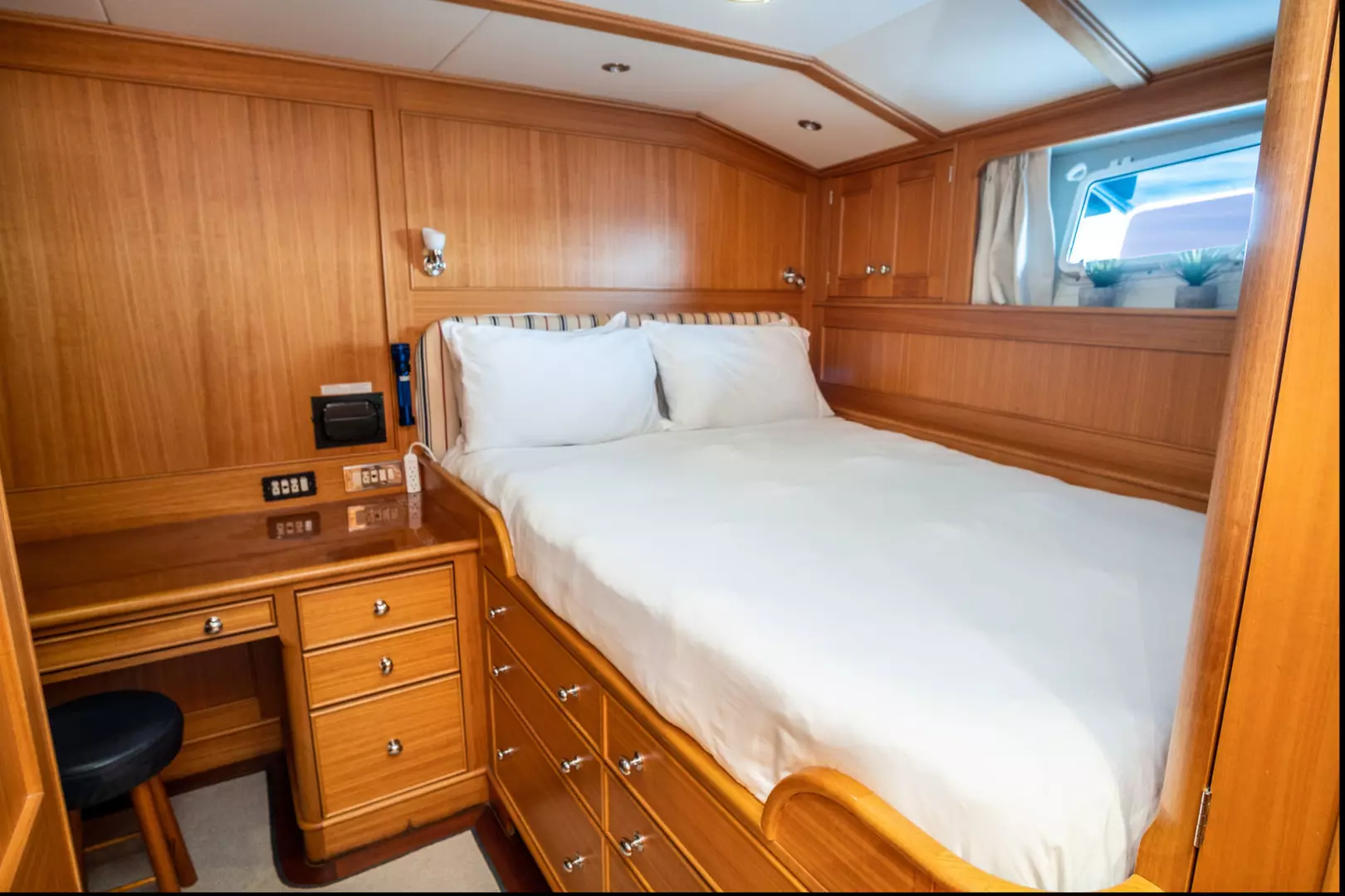 1999 Palmer Johnson Motor Yacht - Image 33