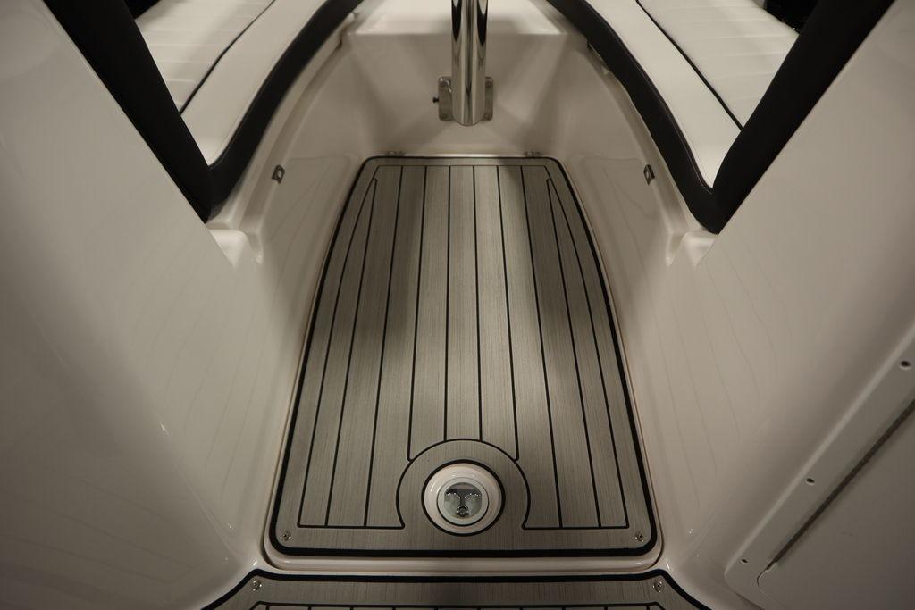 2026 Yamaha Boats 255 FSH Sport E interior with sleek, modern deck design.