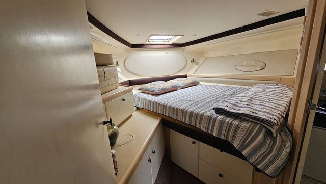 1999 Carver 350 Mariner - 23