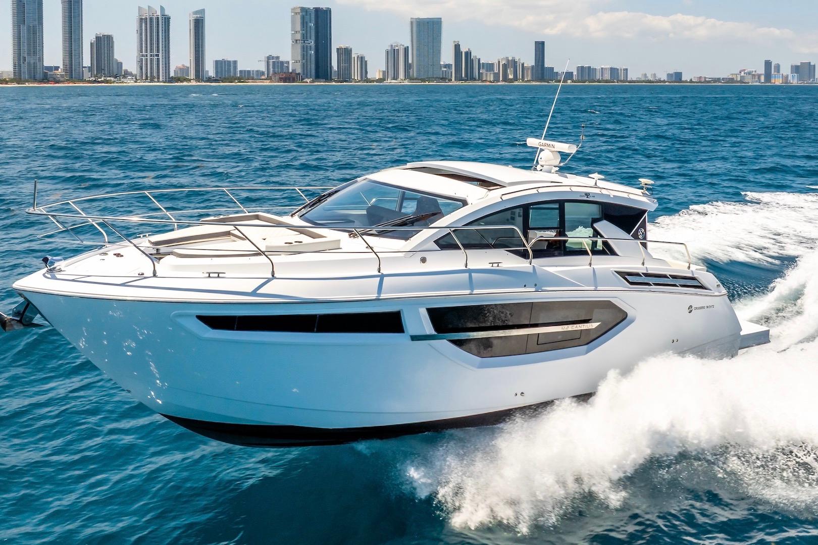 2022 Cruisers Yachts 42 Cantius