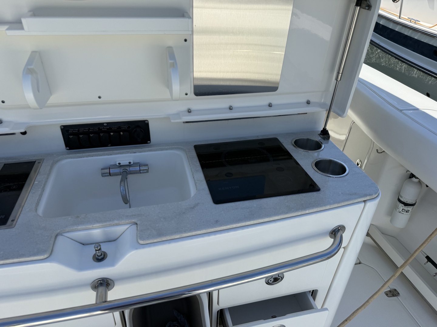 2016 Boston Whaler — - Image 13