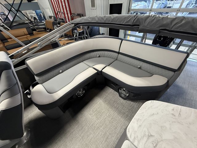 2026 Tahoe Cascade - 2585 Elite Windshield - 11