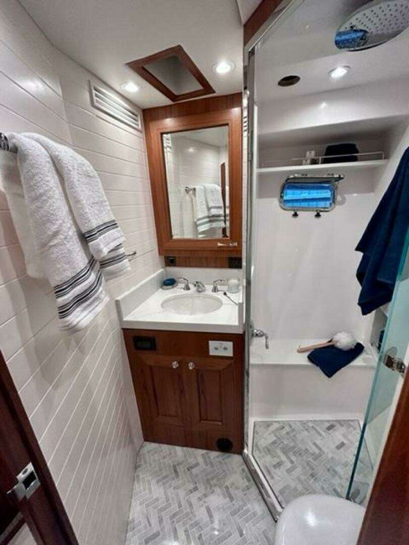 2023 Offshore Yachts ELV - Image 15