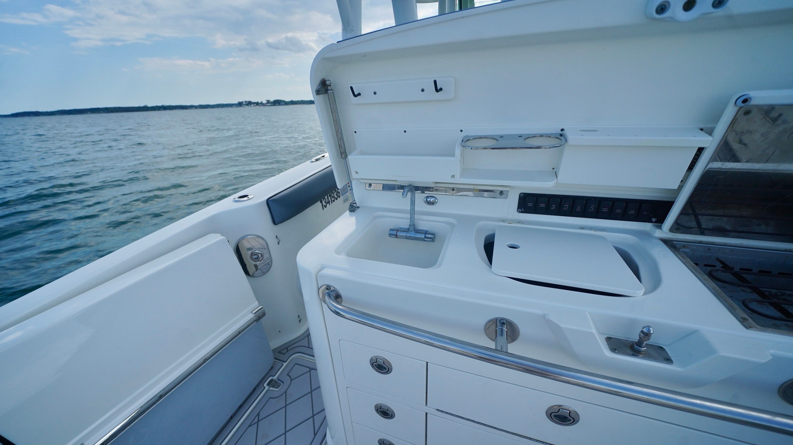 2013 Boston Whaler 350 Outrage - 74