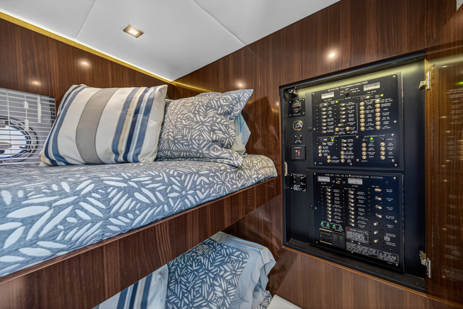 2023 Cruisers Yachts 50 CANTIUS - Image 93