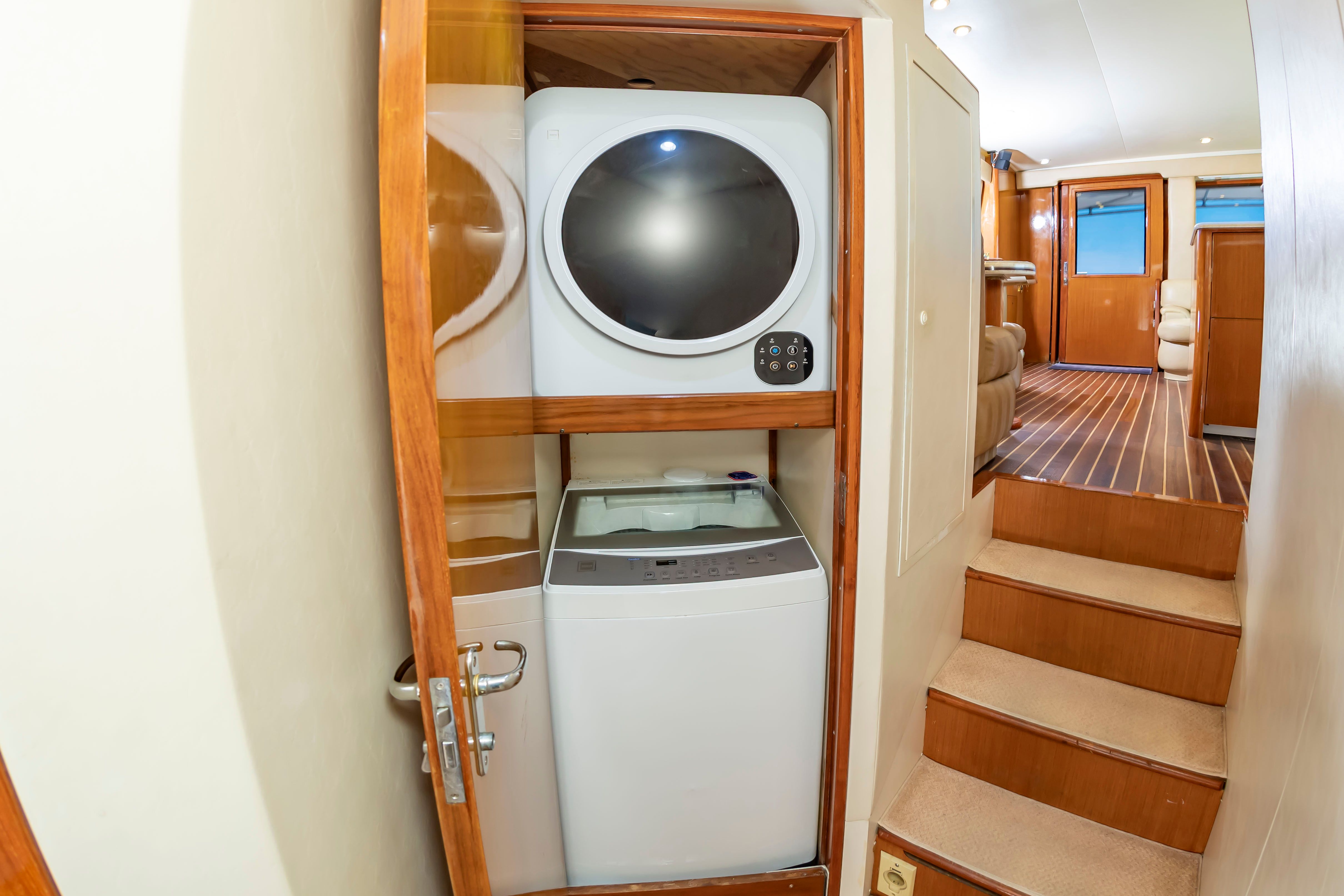 1999 Viking 55 Convertible - 37